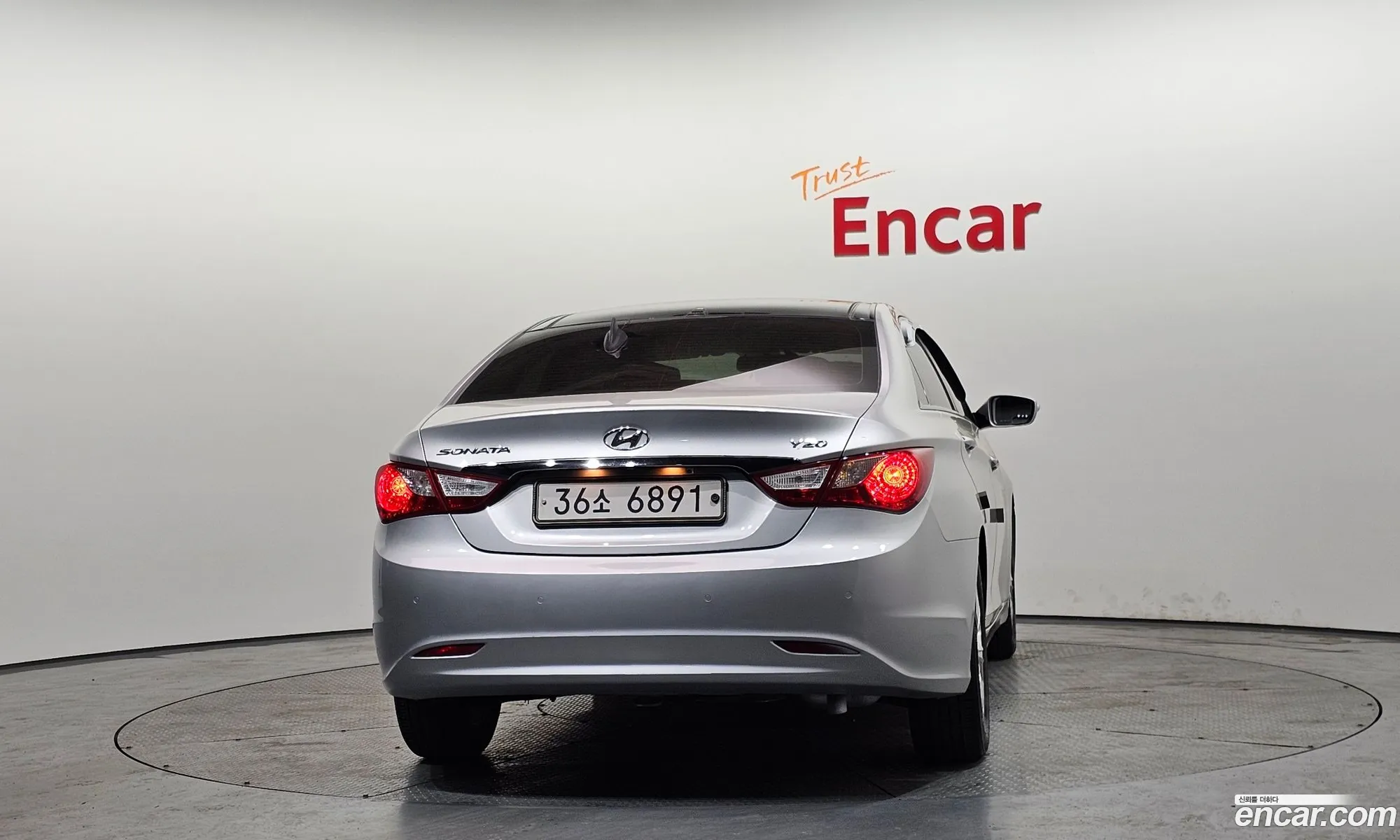 Hyundai YF Sonata 2009 — 18