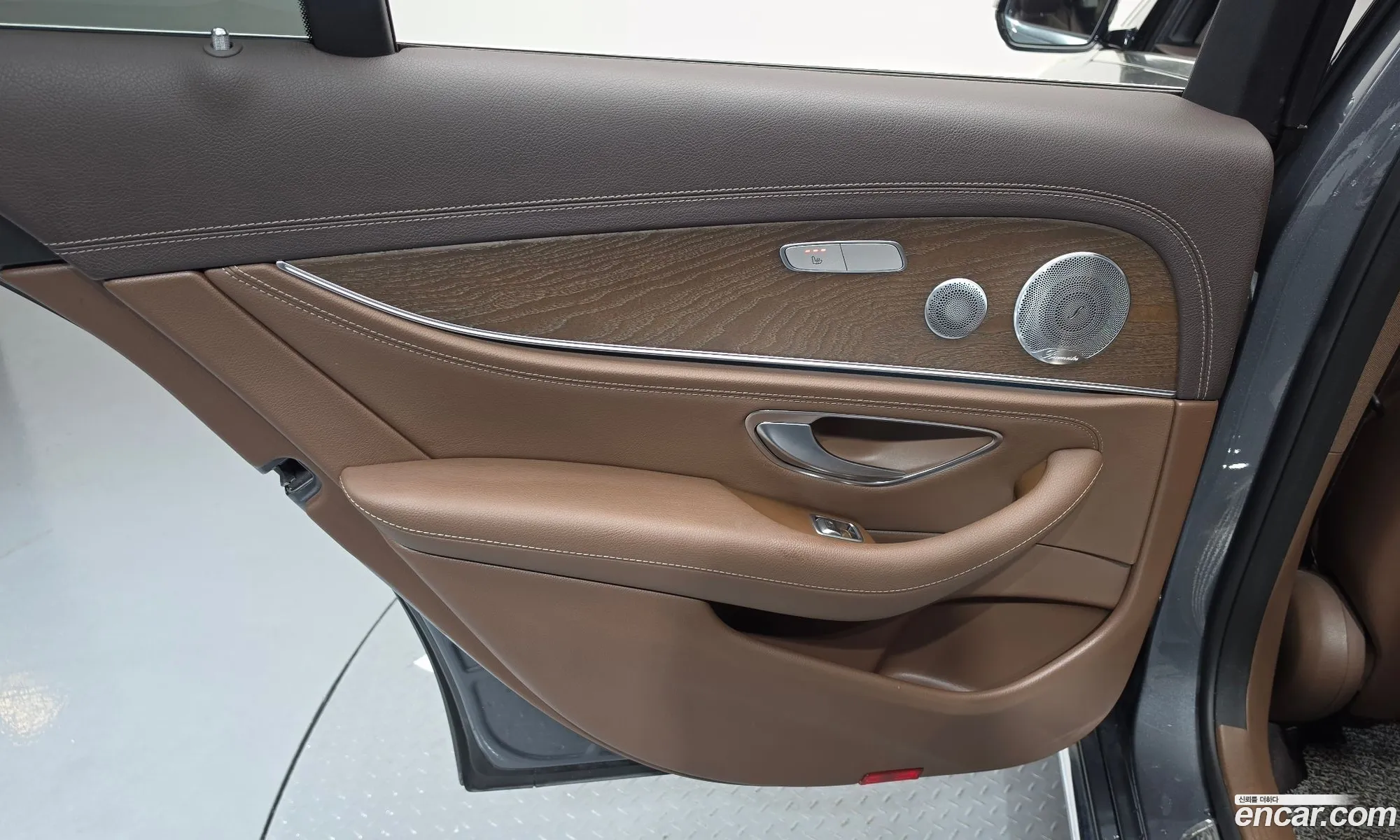 Mercedes-Benz E-Class W213 2019 — 33