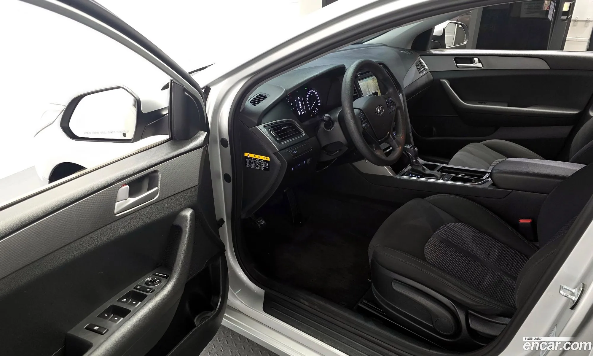 Hyundai LF Sonata 2014 — 26