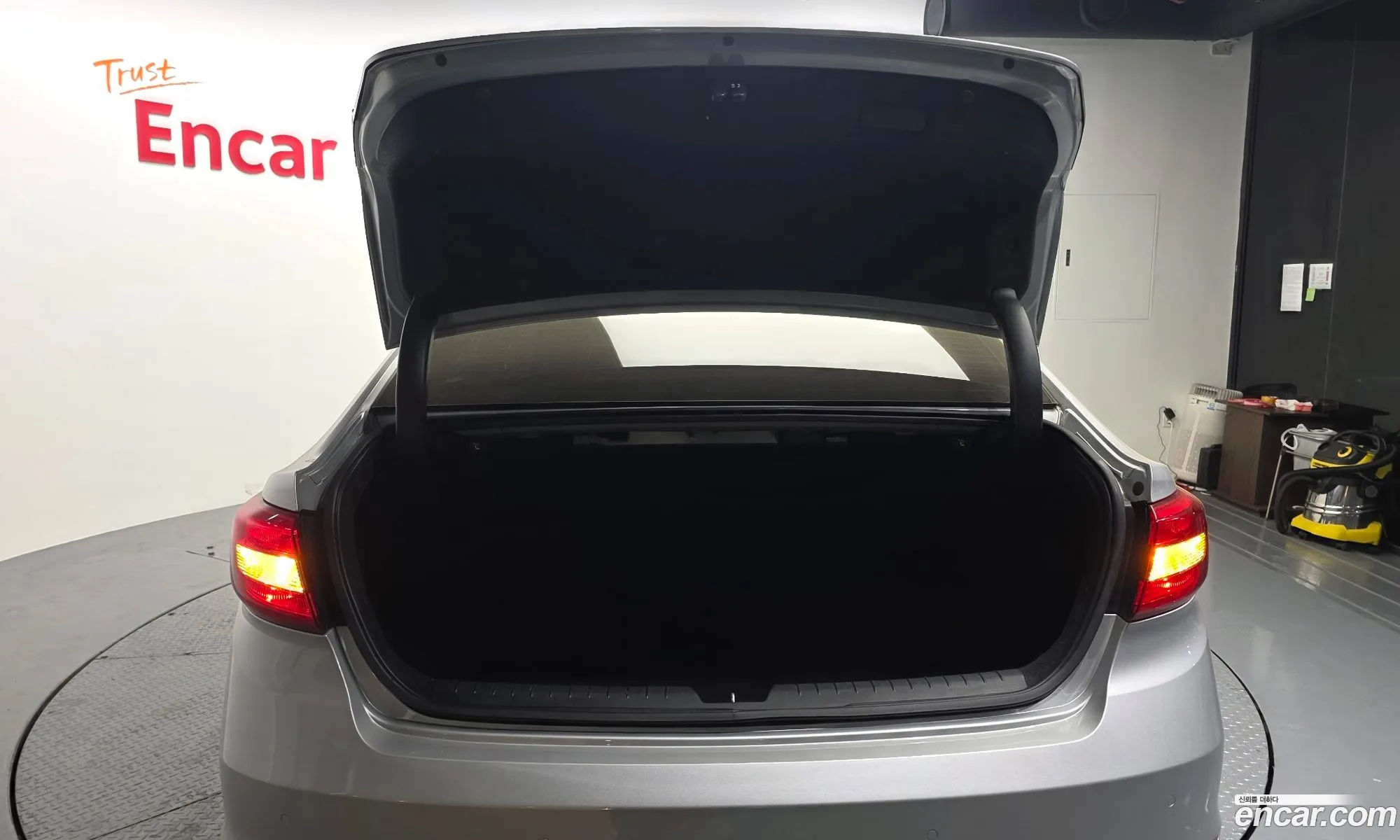 Hyundai LF Sonata 2014 — 17