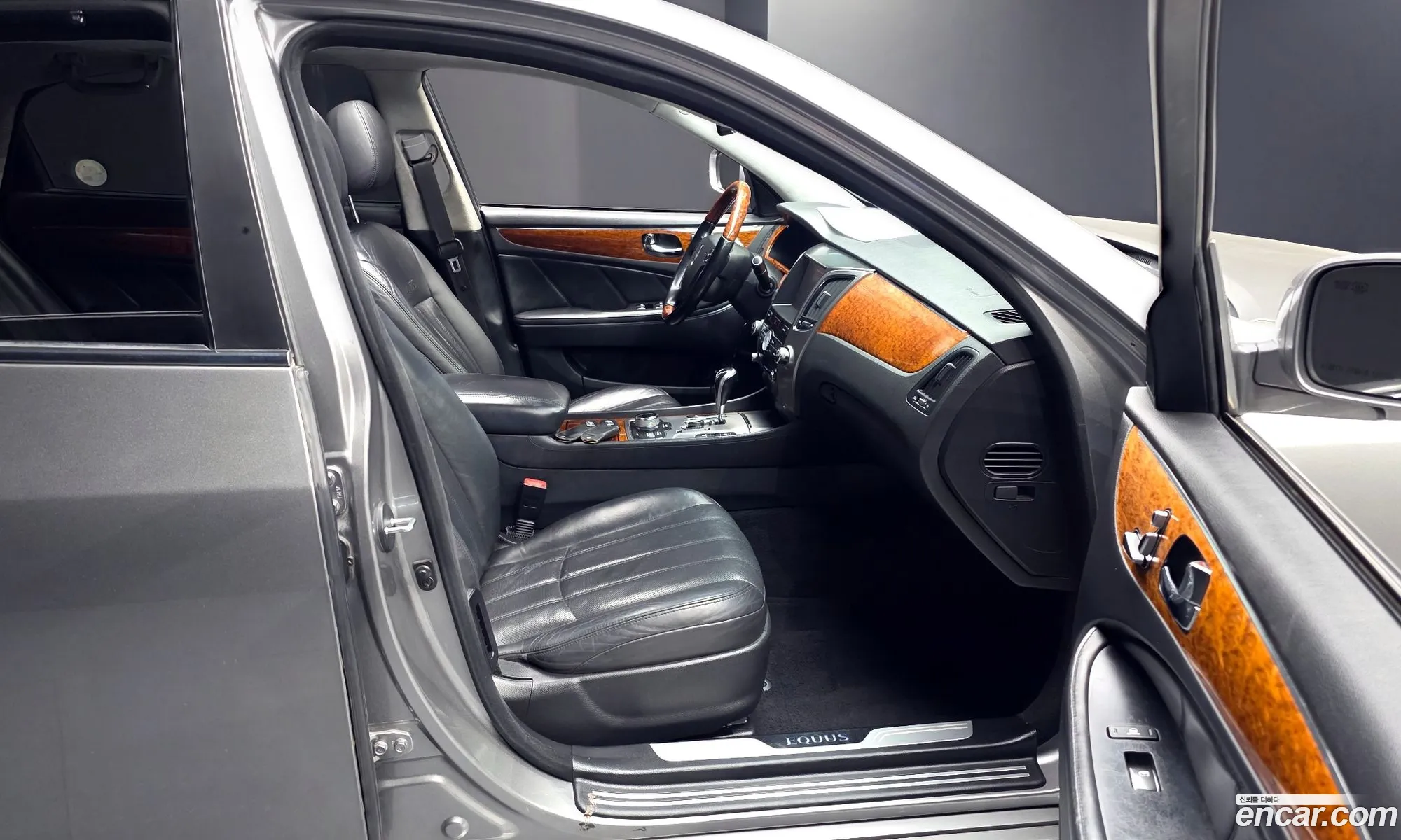 Hyundai Equus 2010 — 17