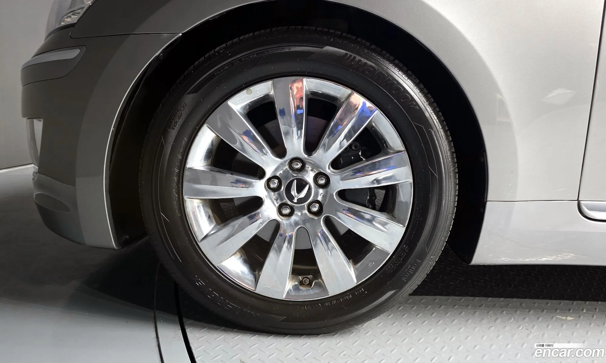 Hyundai Equus 2010 — 19