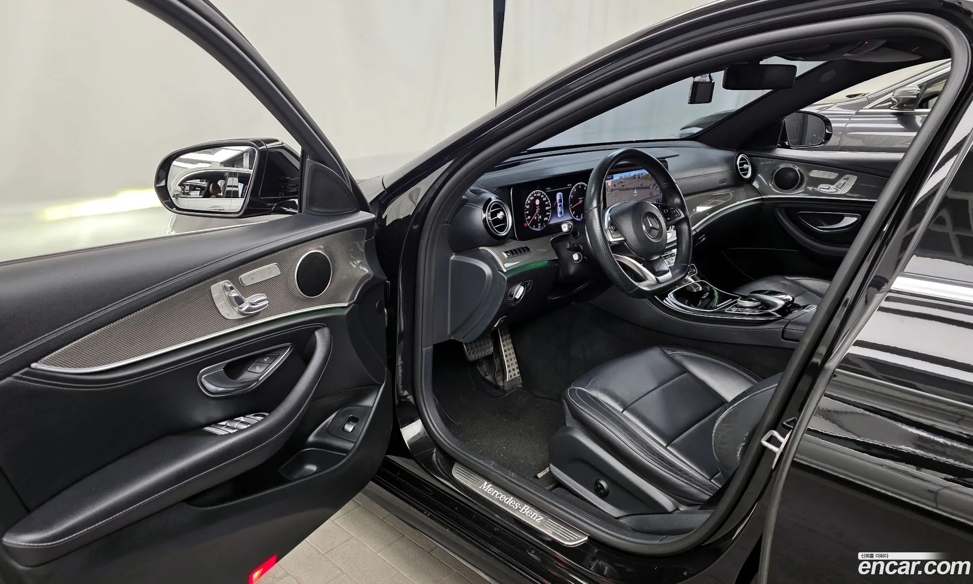 Mercedes-Benz E-Class W213 2017 WDDZF4KB666666766 — 2