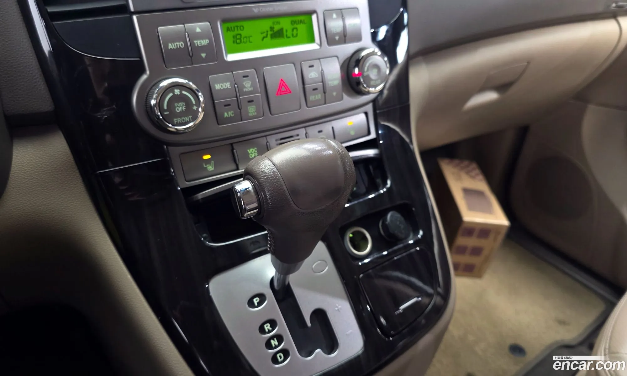 Kia Carnival R 2014 — 12