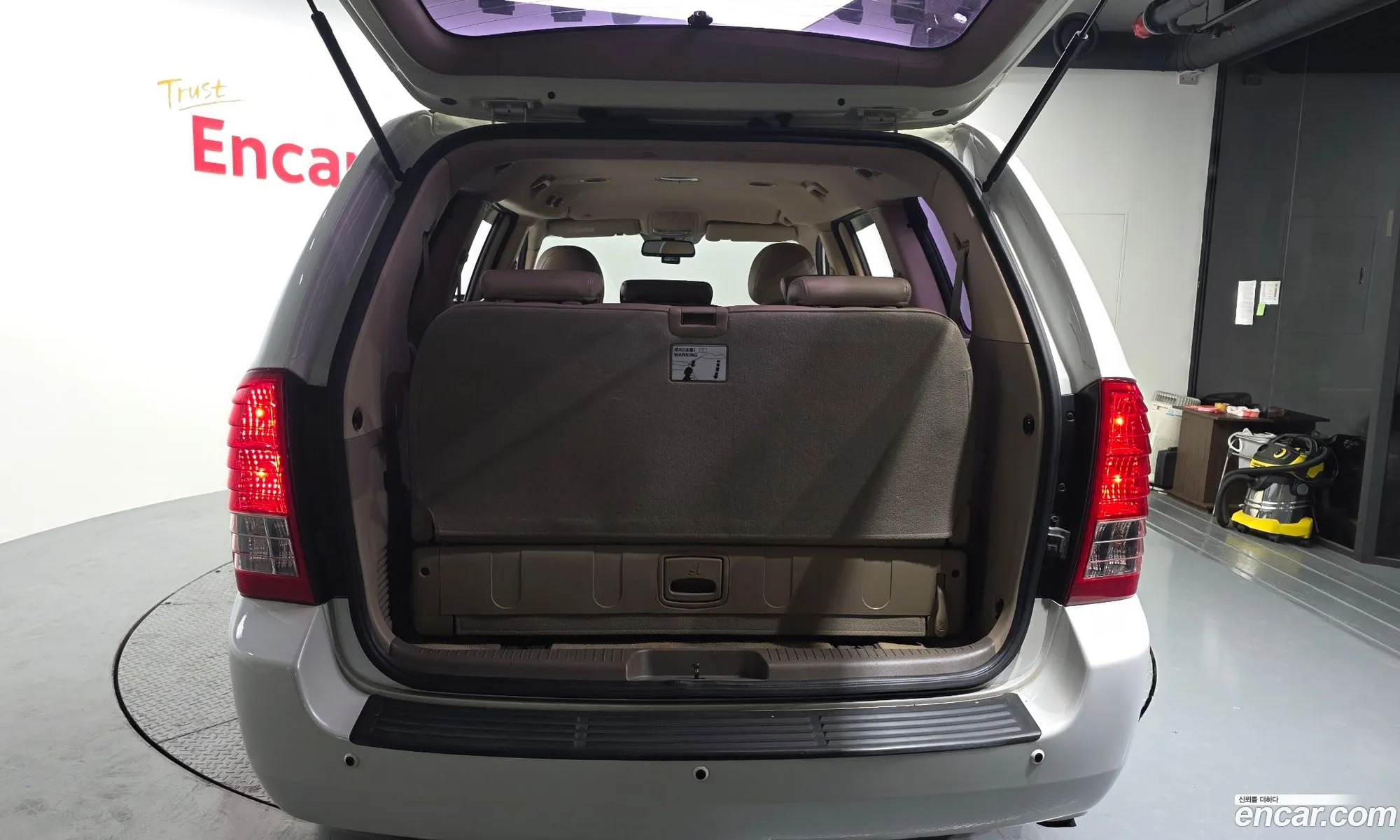 Kia Carnival R 2014 — 18