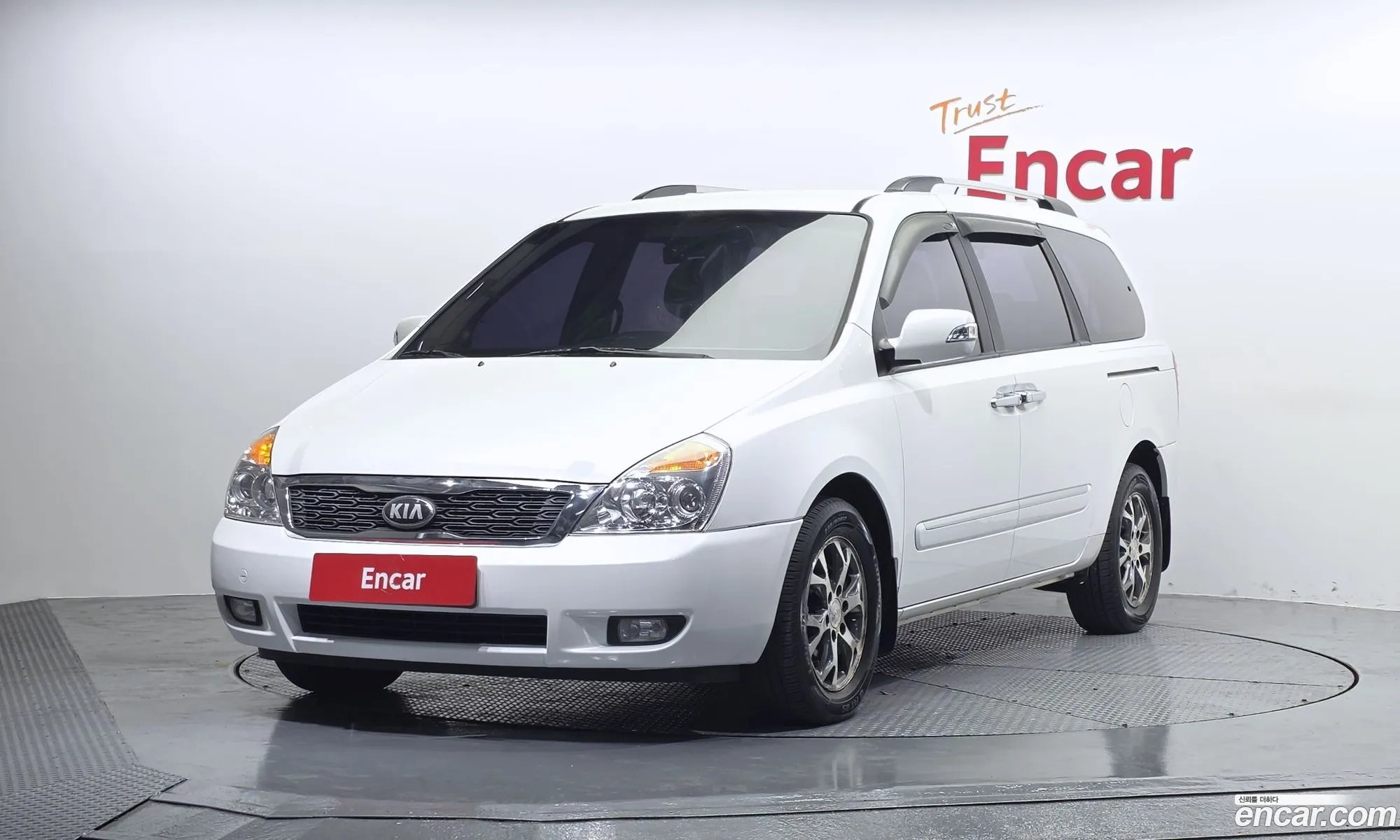 Kia Carnival R 2014 — 19