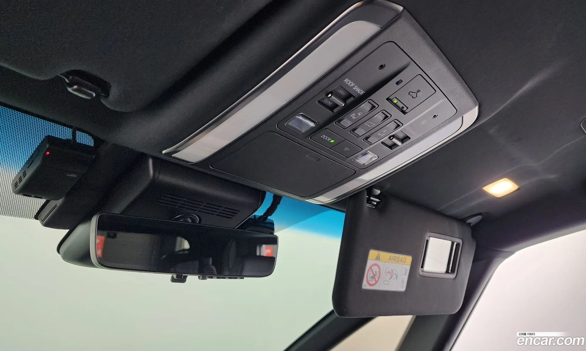 Lexus LM 2025 JTHBAAAD111111111 — 24