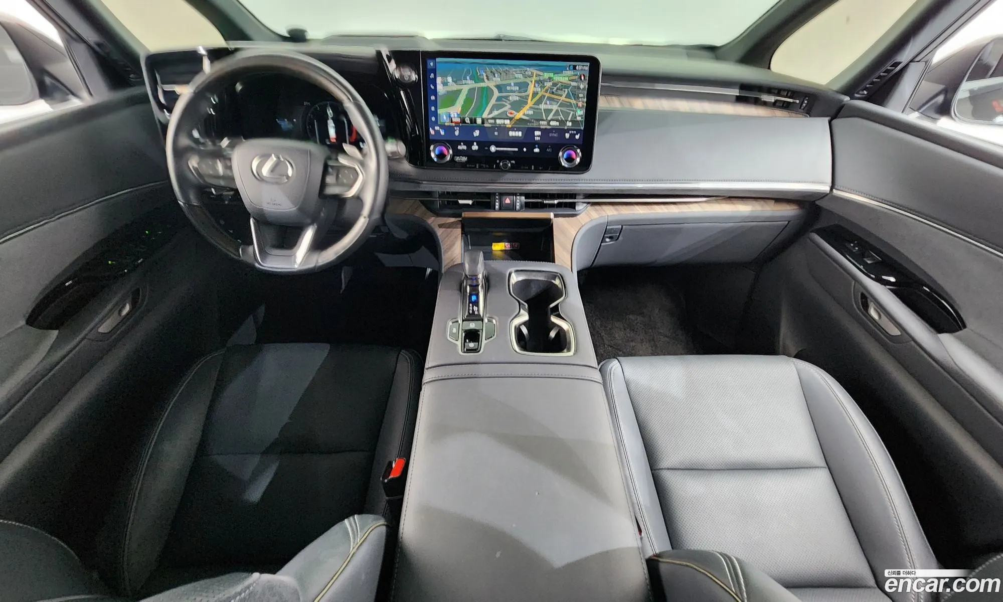 Lexus LM 2025 JTHBAAAD111111111 — 39