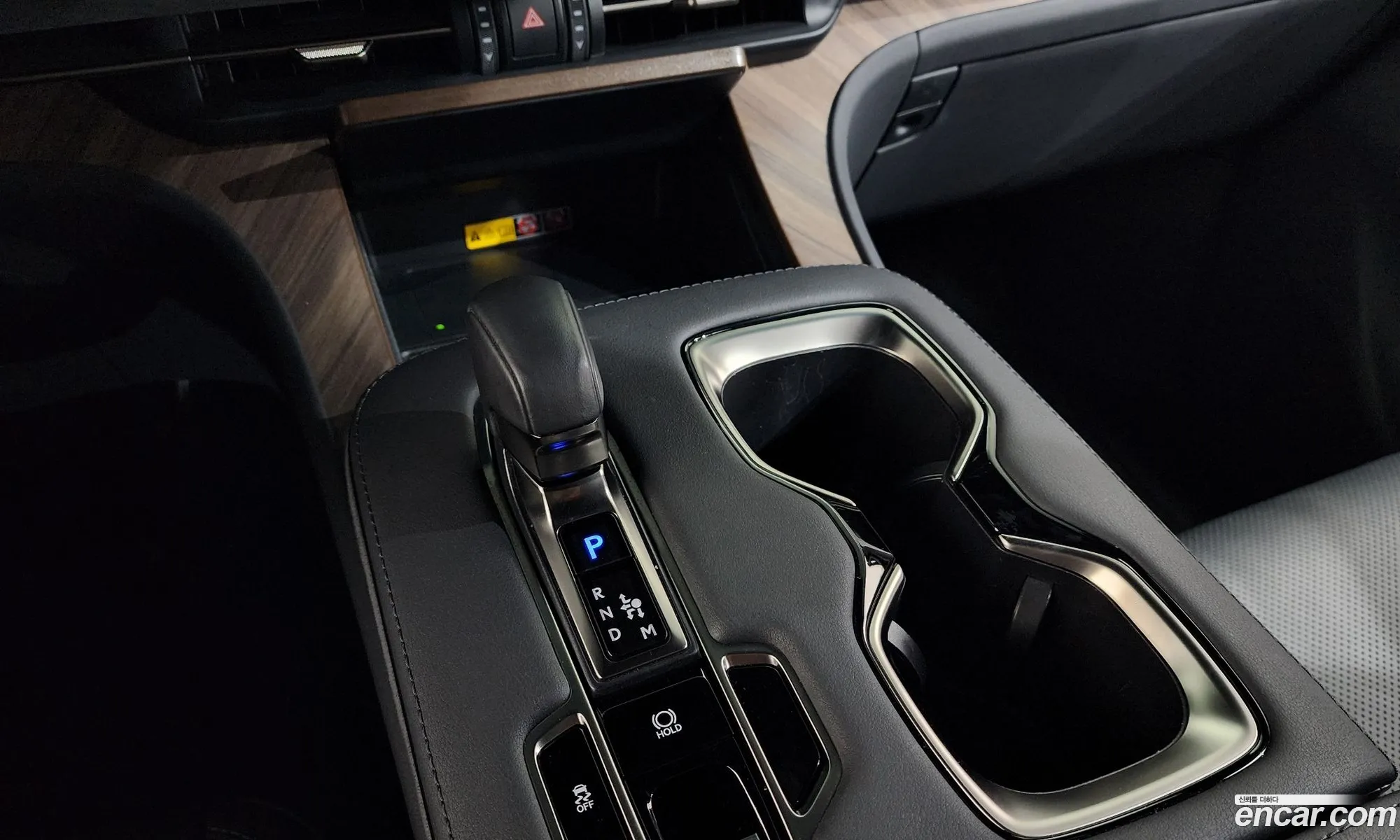Lexus LM 2025 JTHBAAAD111111111 — 36