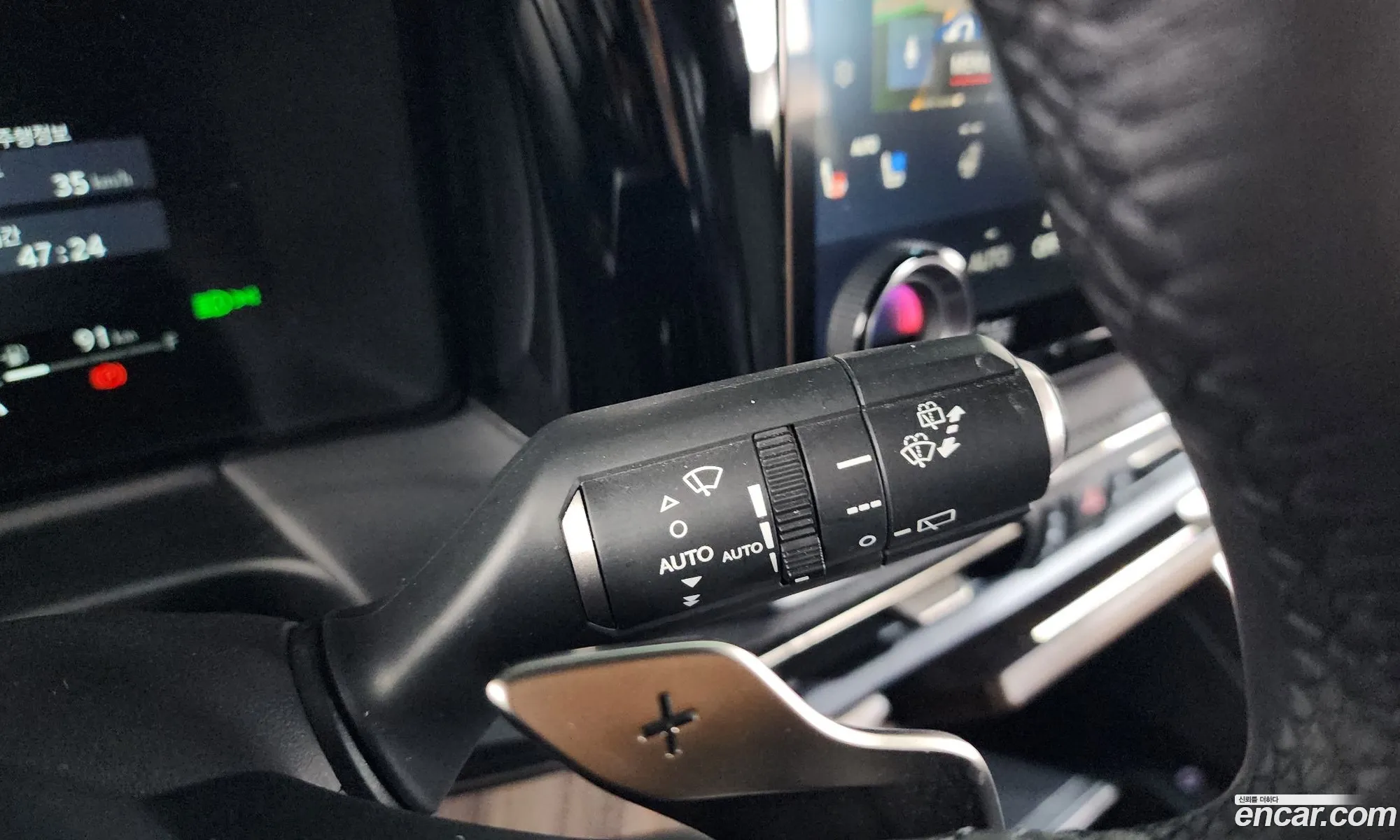 Lexus LM 2025 JTHBAAAD111111111 — 28