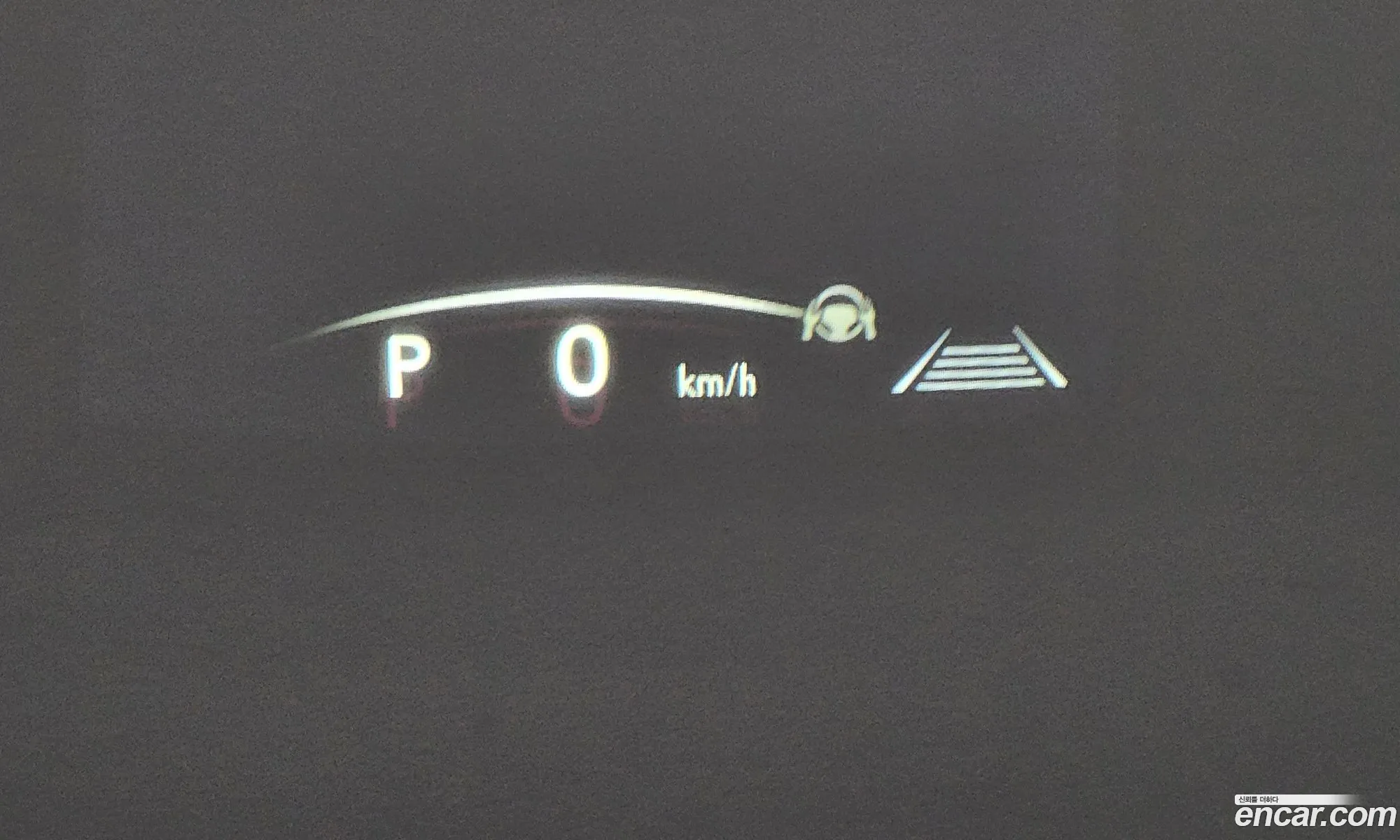 Lexus LM 2025 JTHBAAAD111111111 — 10