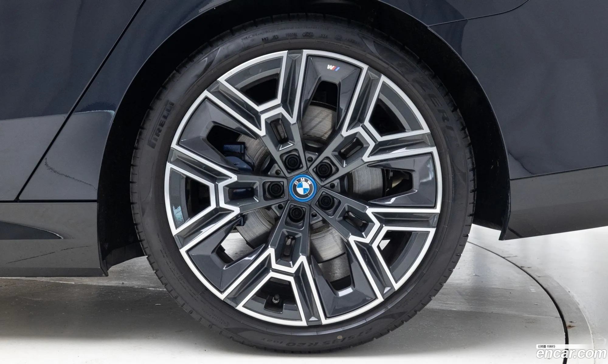 BMW 5 Series 2025 — 11
