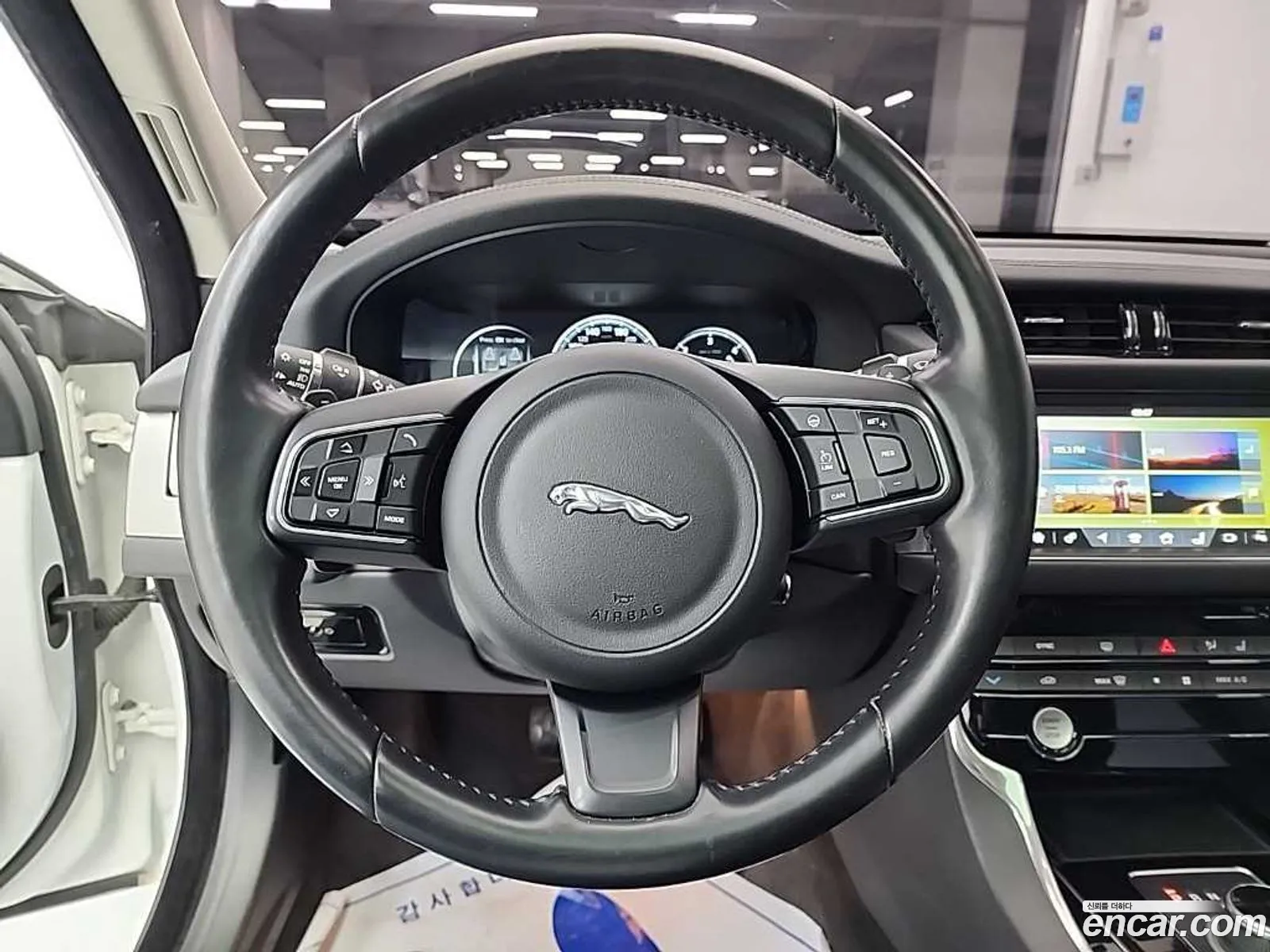 Jaguar XF 2017 — 8