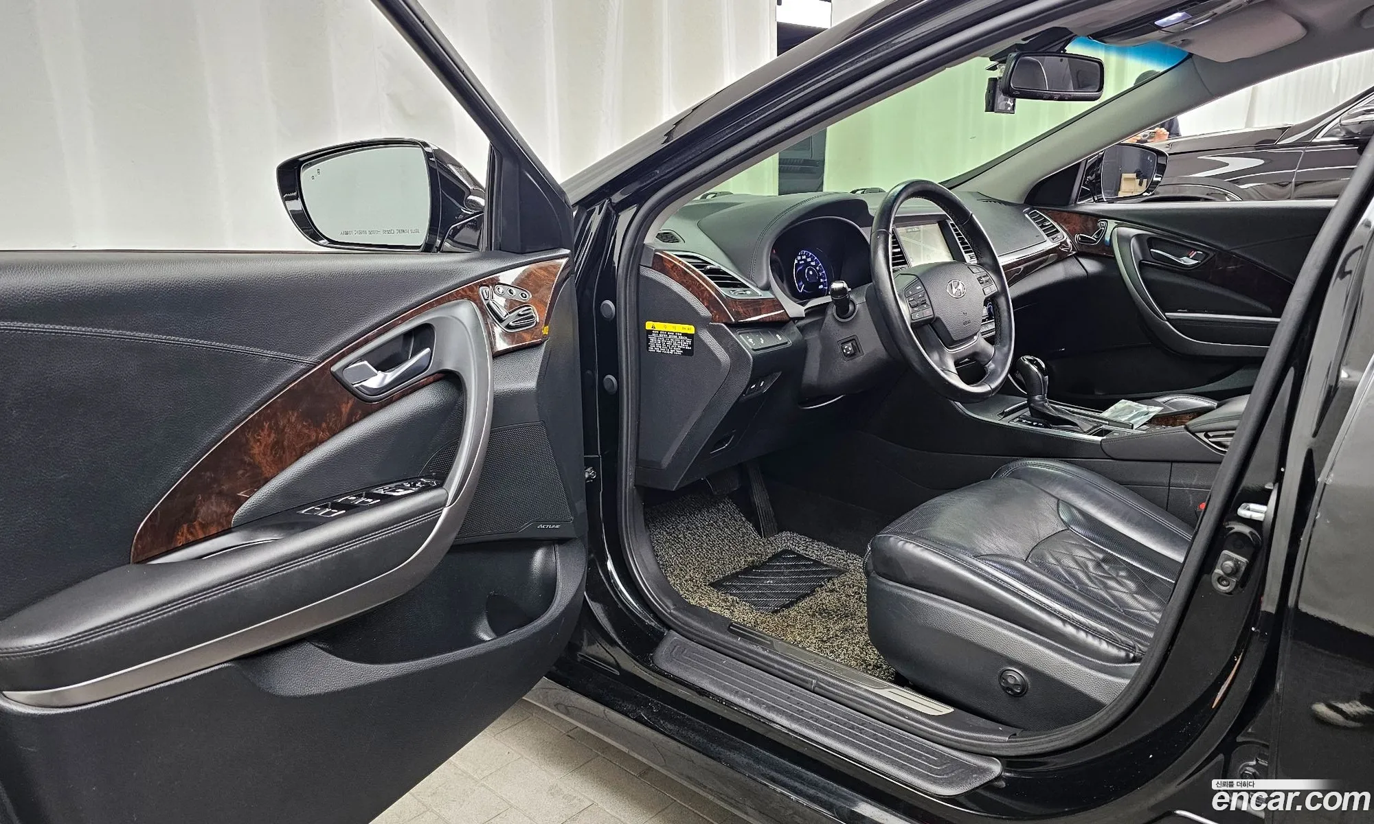 Hyundai Aslan 2015 — 16