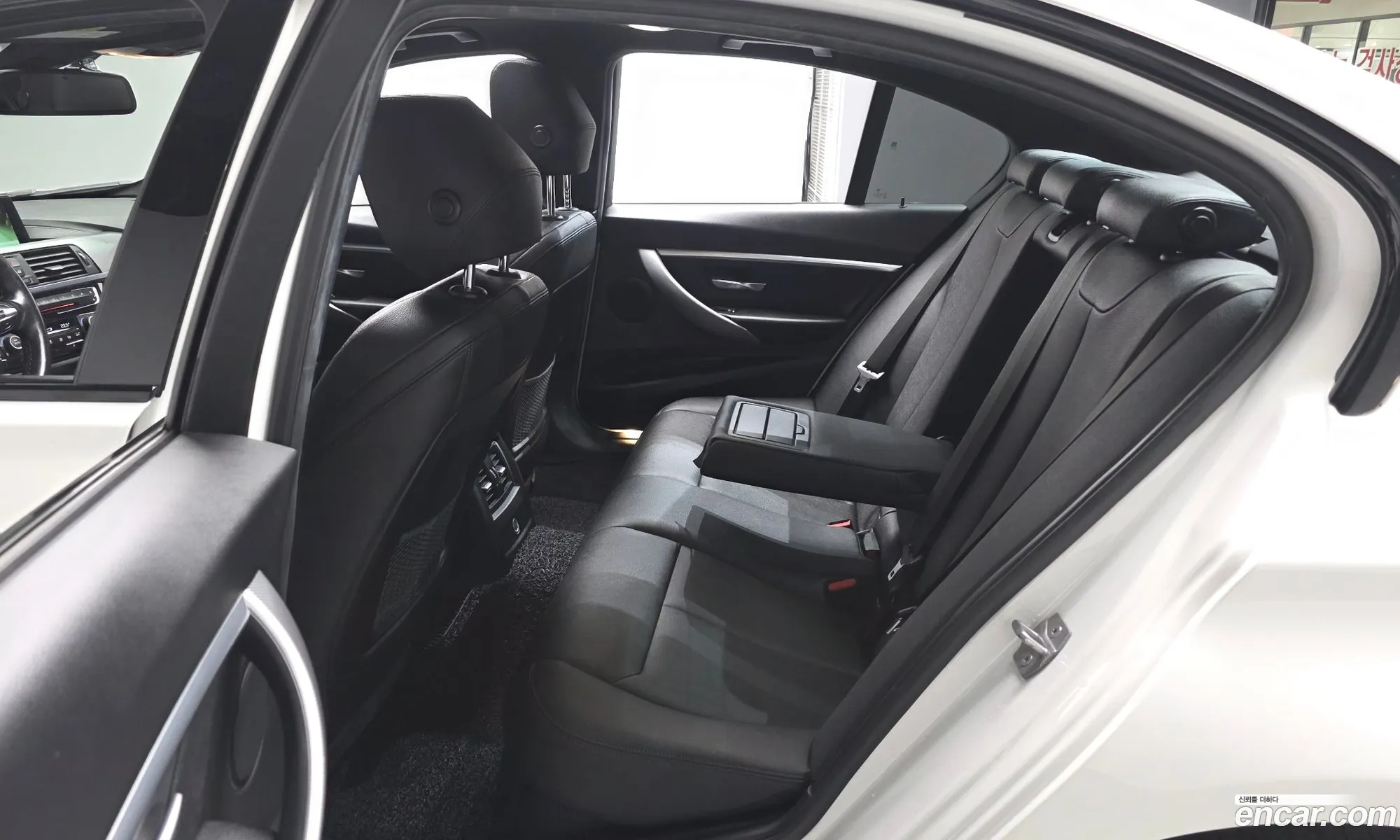 BMW 3 Series 2018 WBA8A910XJAH11560 — 6