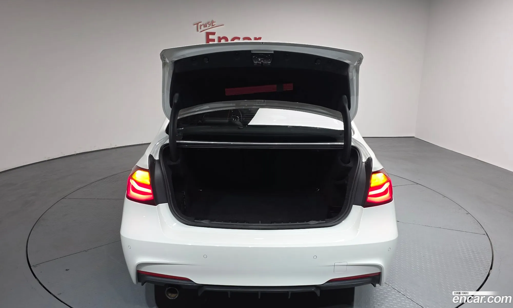 BMW 3 Series 2018 WBA8A910XJAH11560 — 32