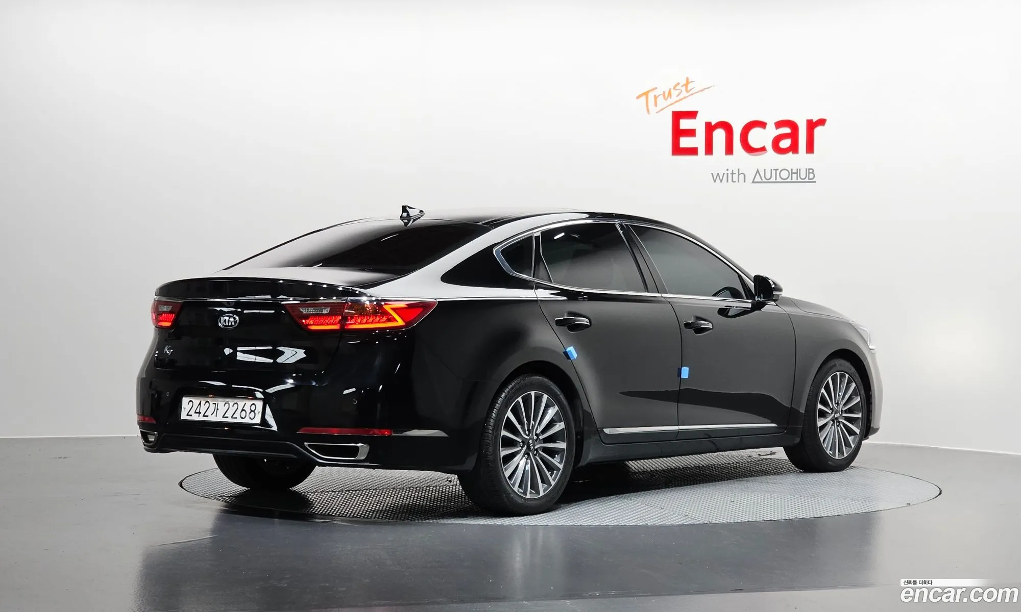 Kia K7 2019 — 18