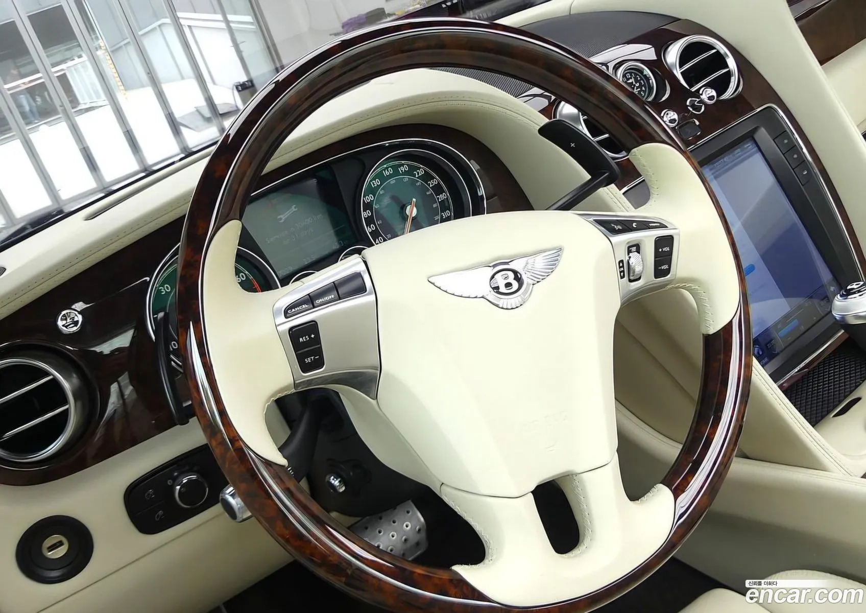 Bentley Continental GT 2012 — 11