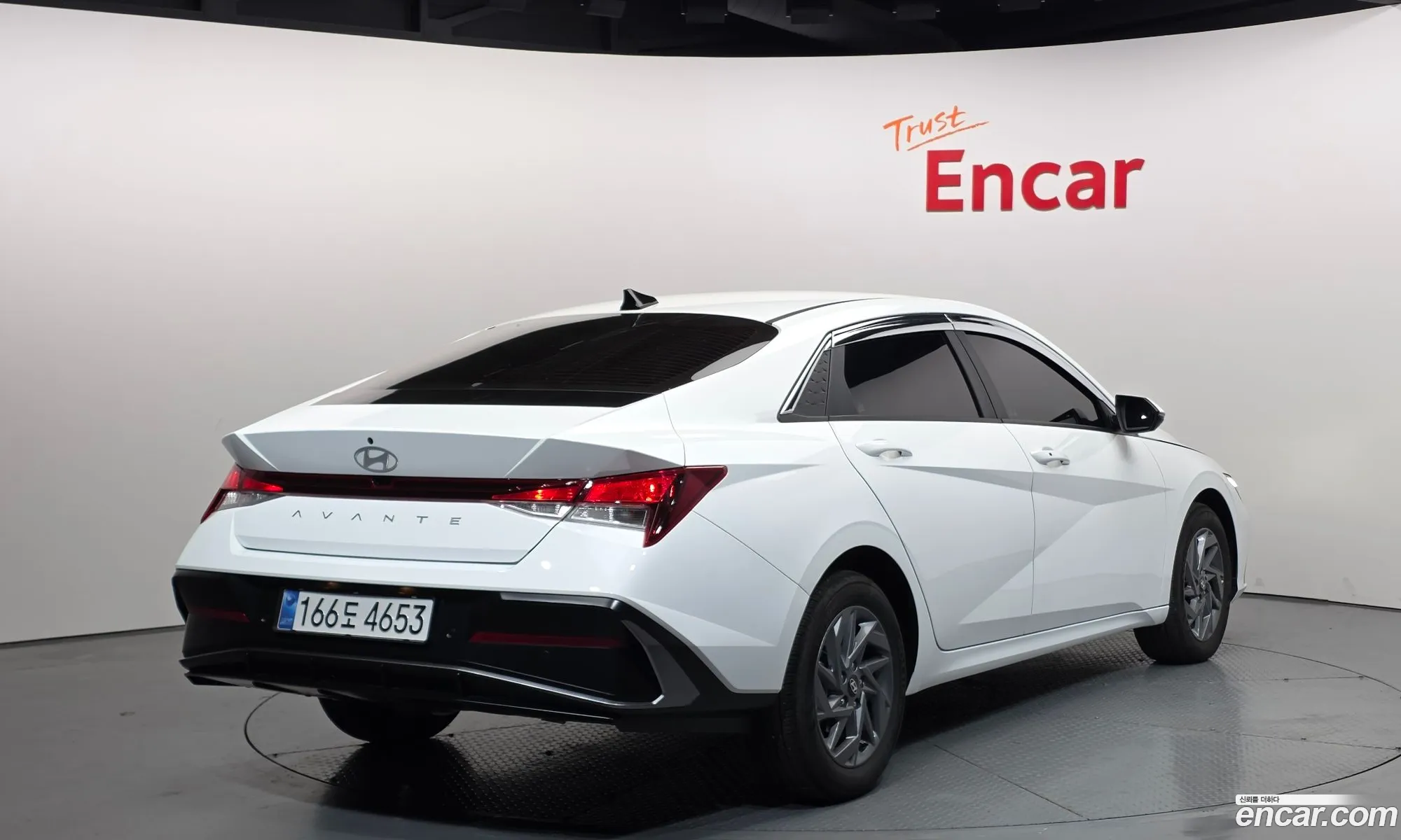 Hyundai Elantra 2025 — 18