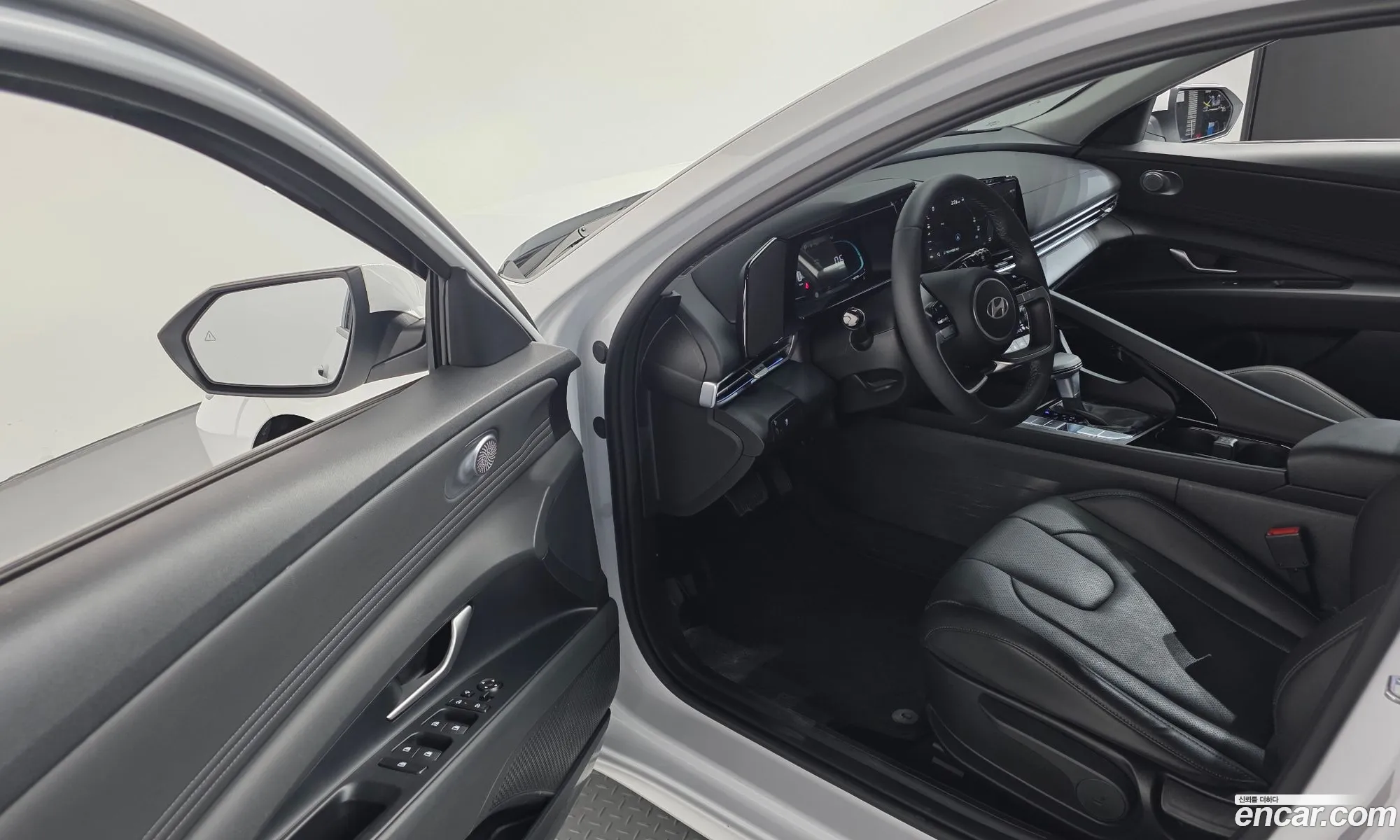 Hyundai Elantra 2025 — 13