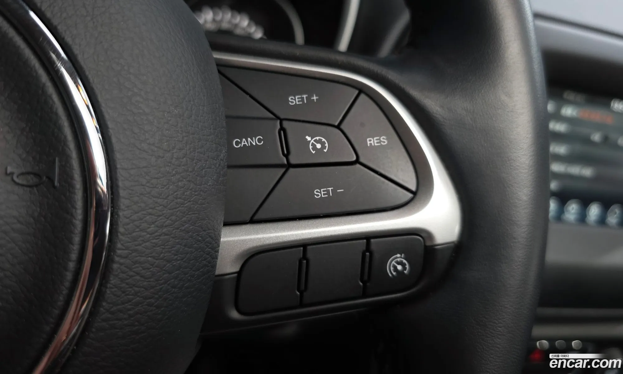 Jeep Compass 2018 3C4NJDBB3JT394087 — 32