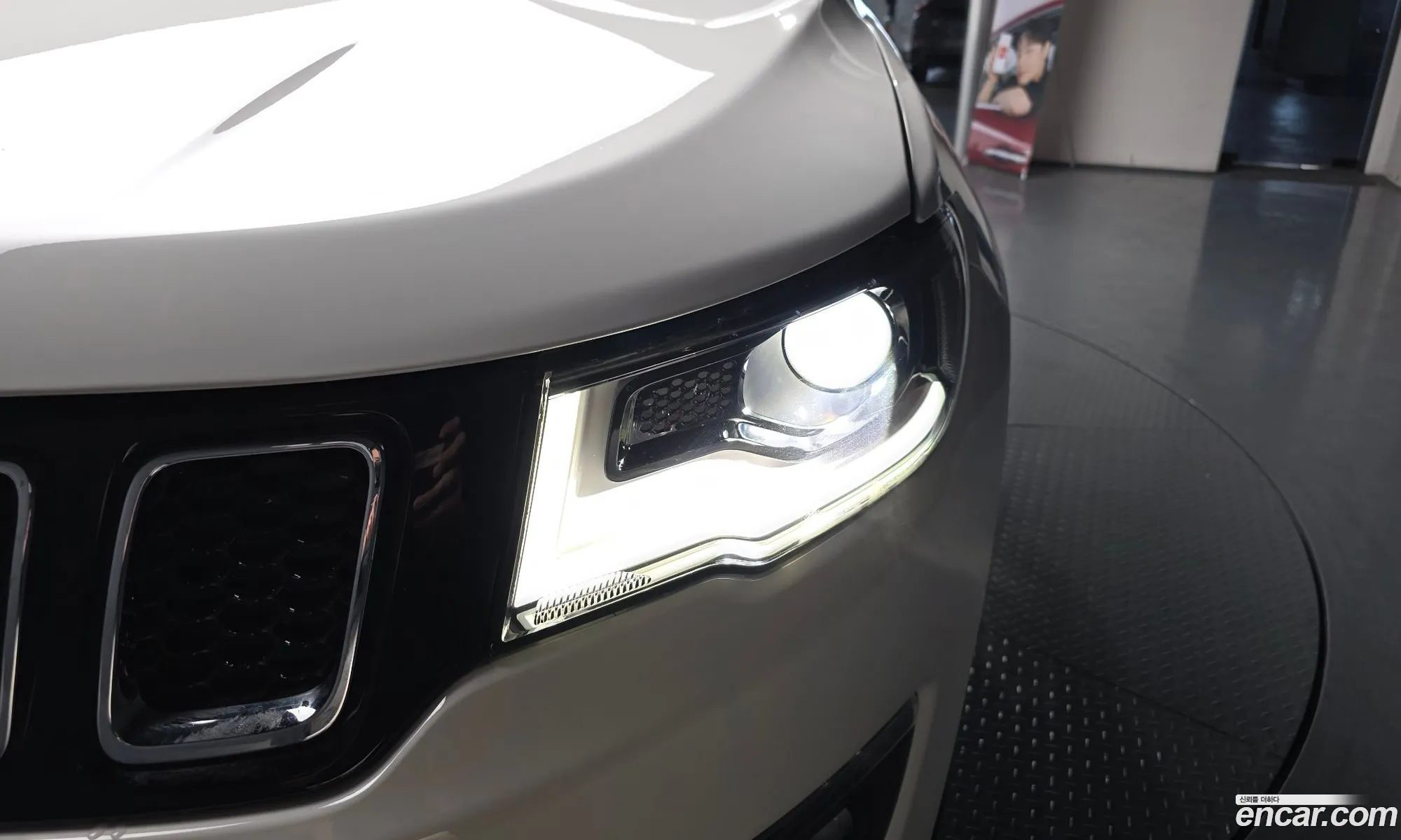 Jeep Compass 2018 3C4NJDBB3JT394087 — 9