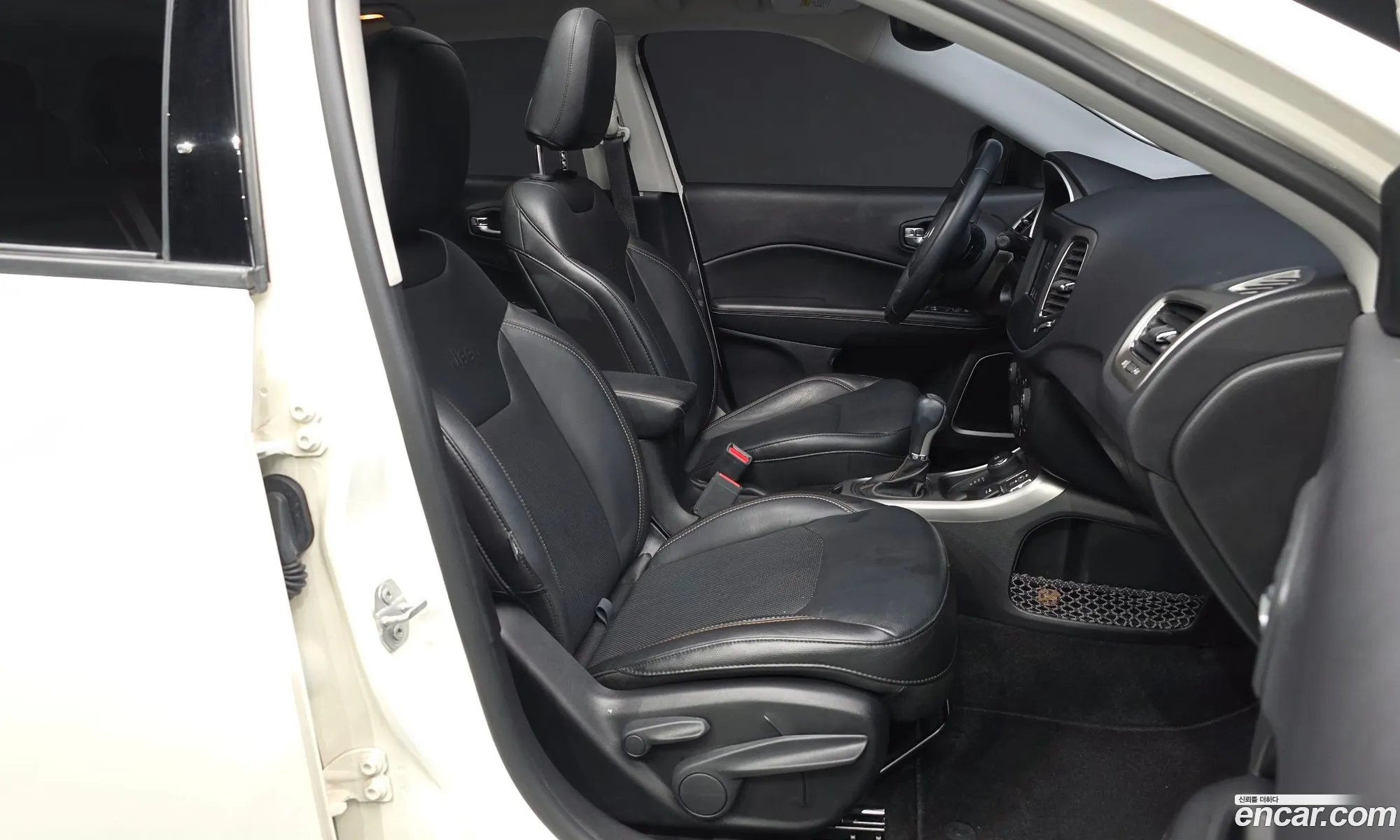Jeep Compass 2018 3C4NJDBB3JT394087 — 17