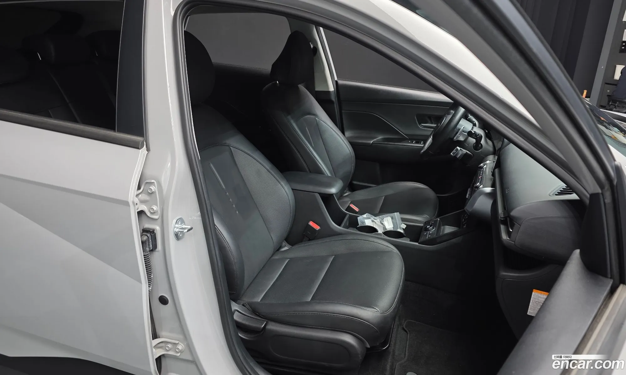 Hyundai Kona Hybrid 2023 — 13