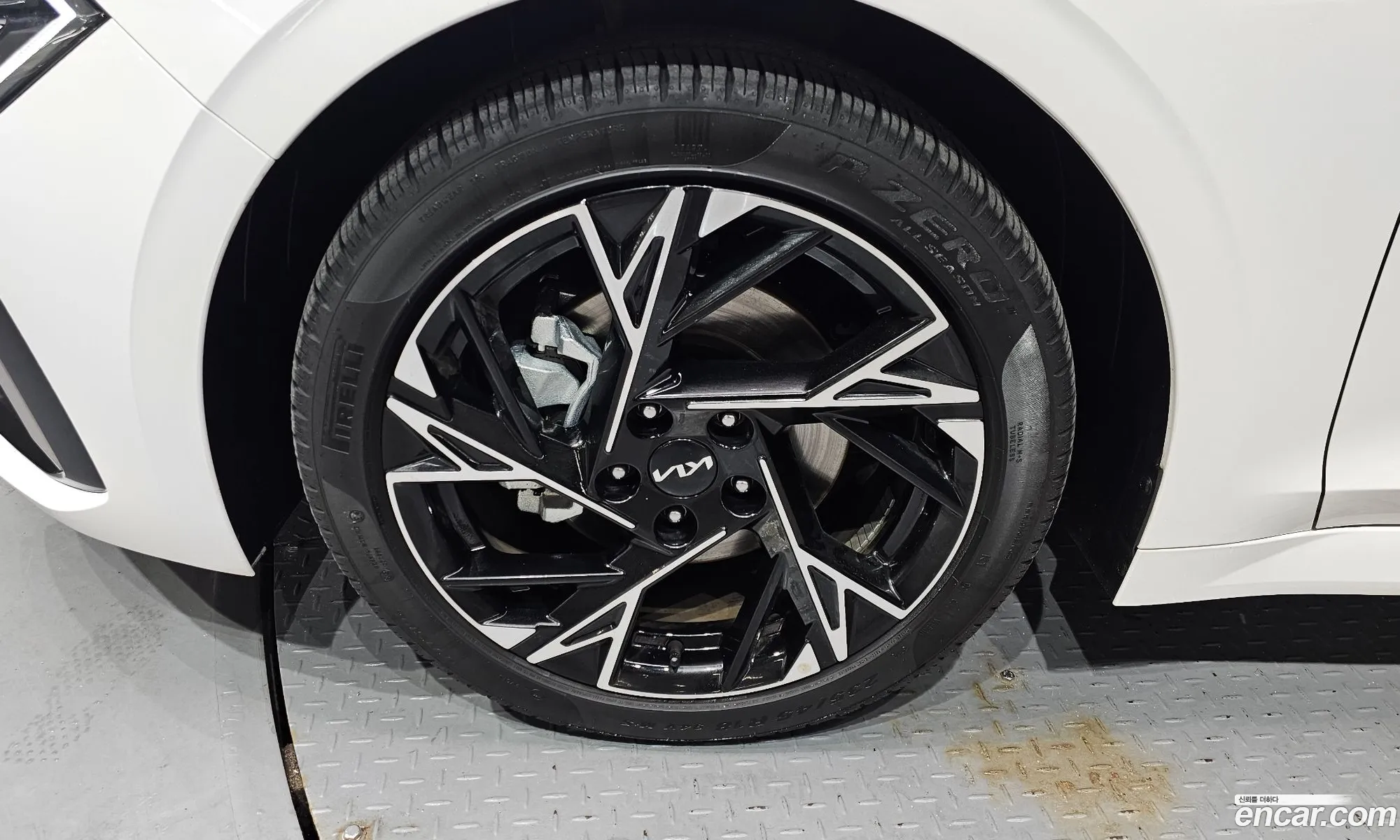 Kia K5 2023 — 12