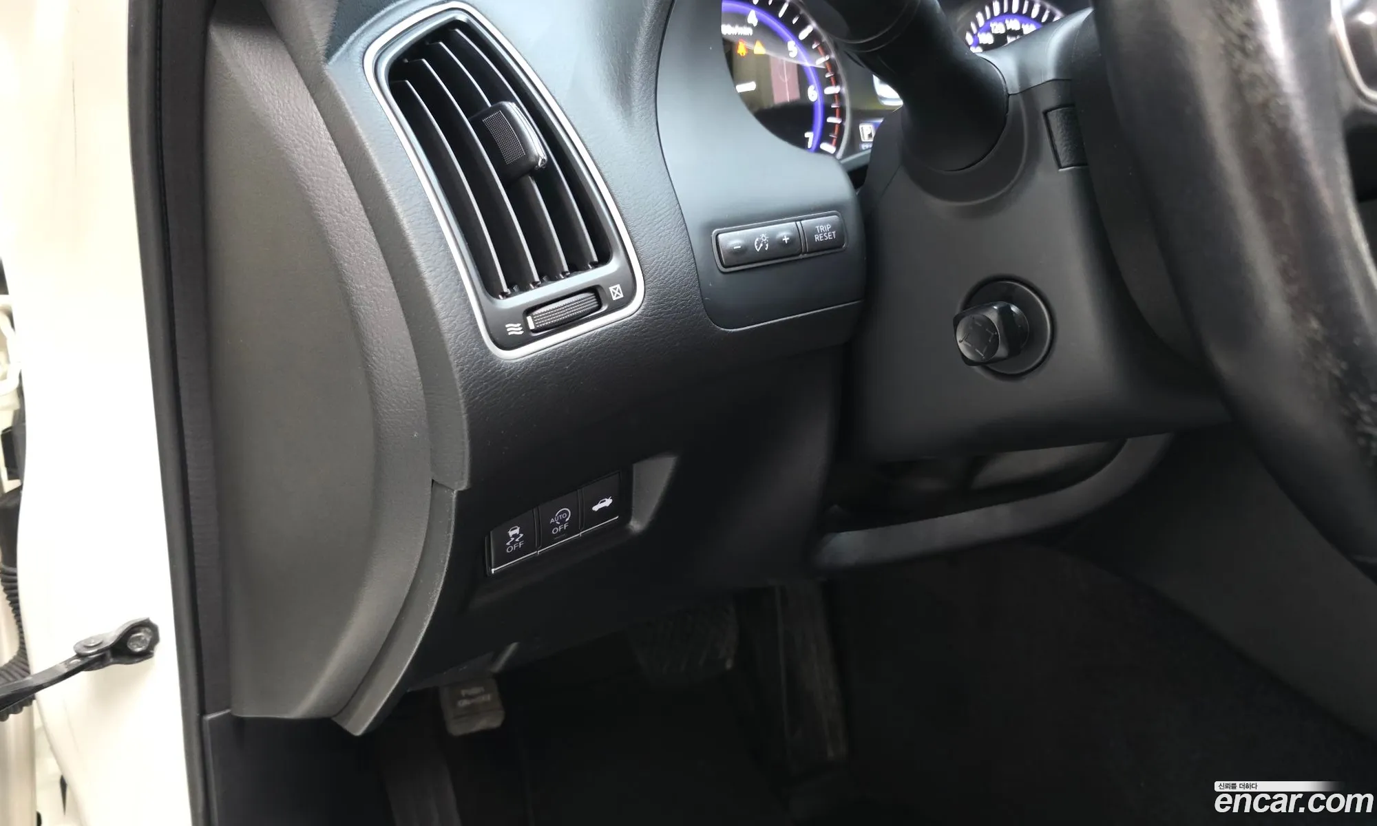 Infiniti Q50 2015 JNKDV71E2GM550355 — 14