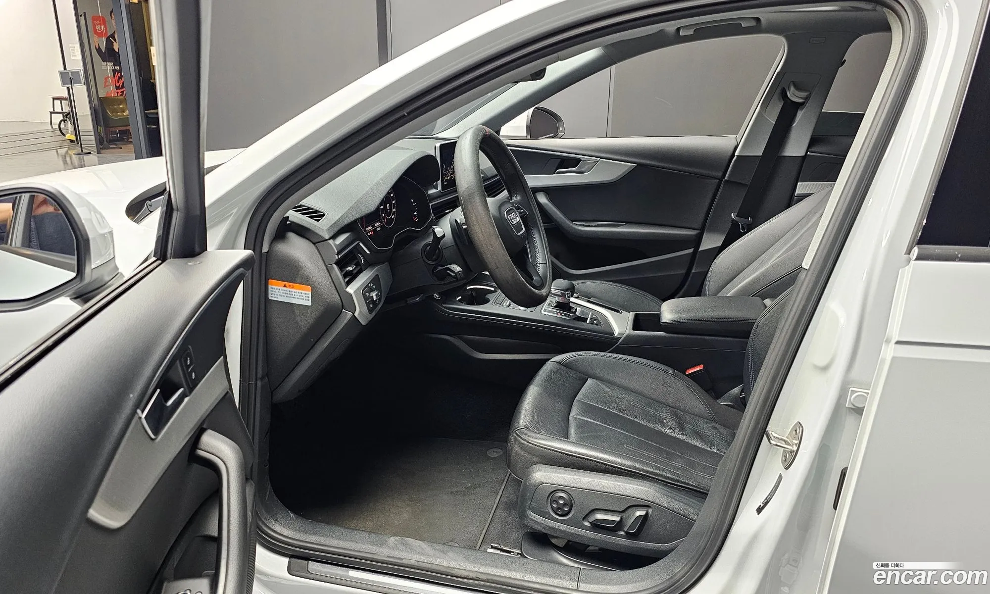 Audi A4 2018 WAUZZZF42JA175936 — 2