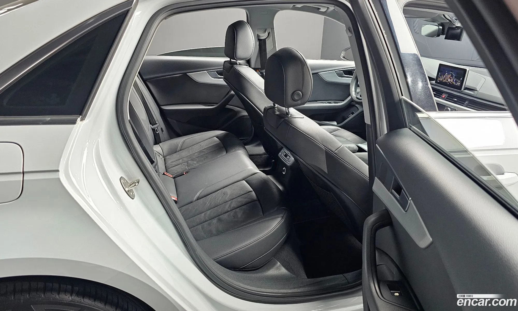 Audi A4 2018 WAUZZZF42JA175936 — 6
