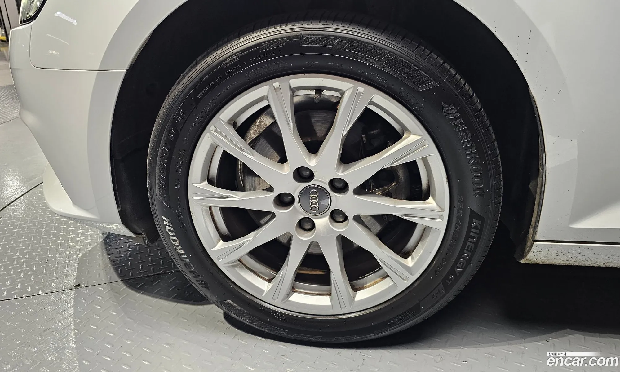 Audi A4 2018 WAUZZZF42JA175936 — 8