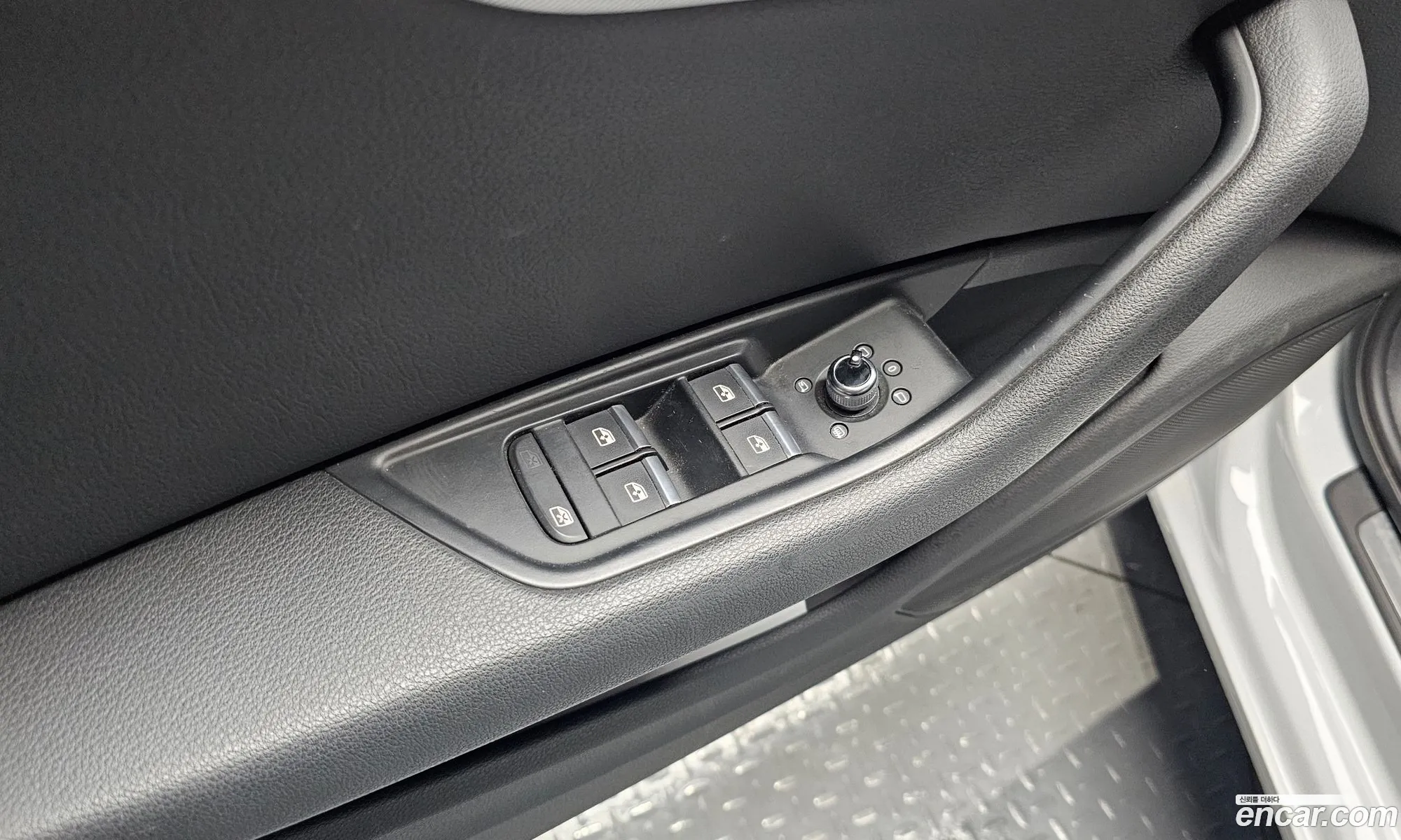 Audi A4 2018 WAUZZZF42JA175936 — 5