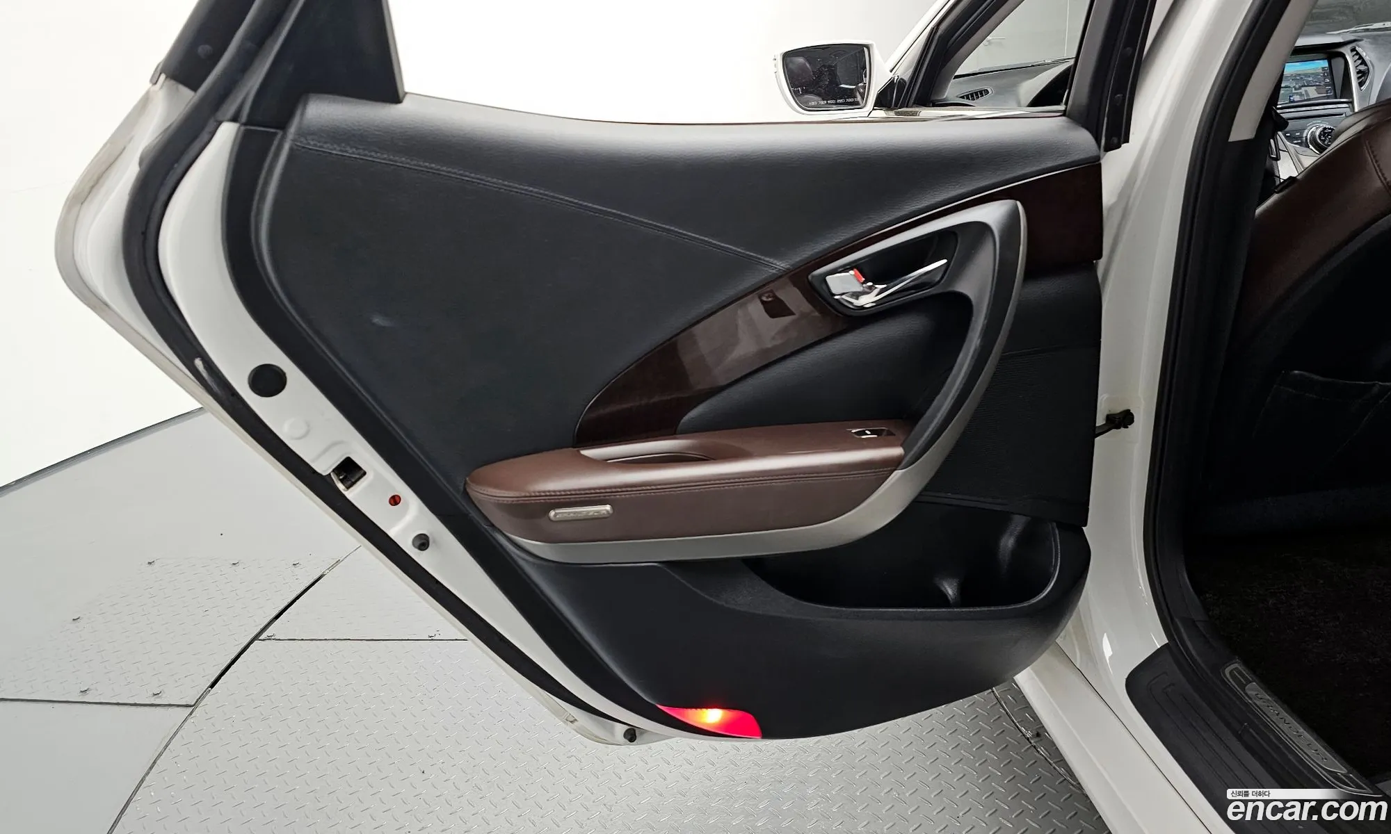 Hyundai Grandeur HG 2012 — 16