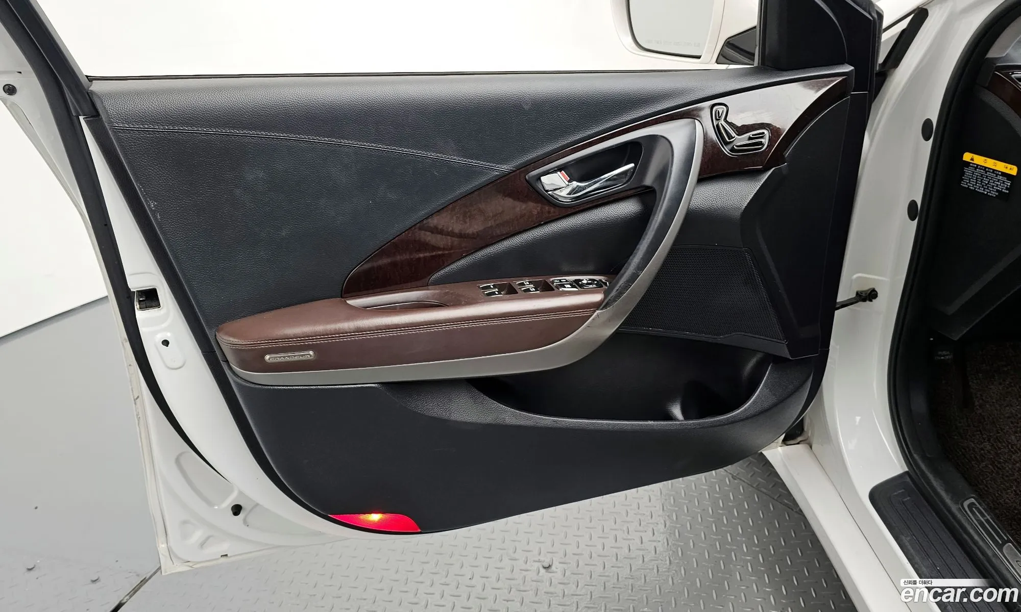 Hyundai Grandeur HG 2012 — 23