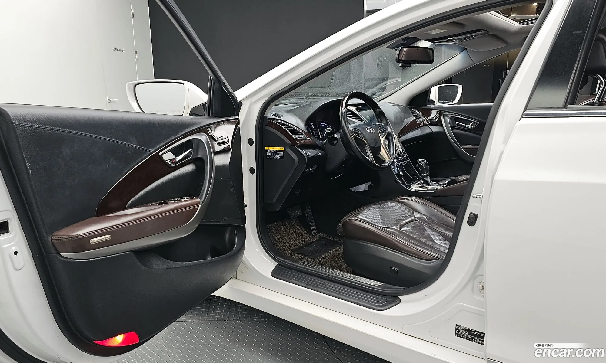 Hyundai Grandeur HG 2012 — 31