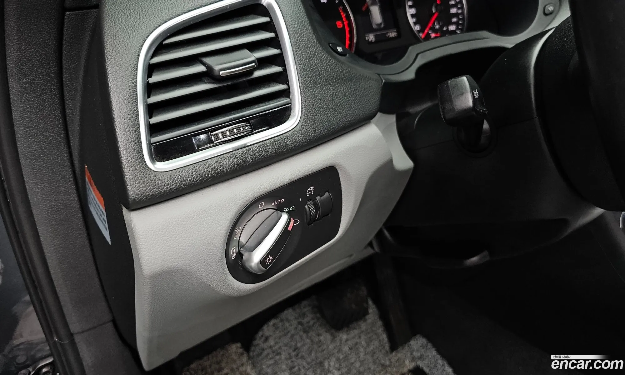 Audi Q3 2015 WAUZZZ8U8FR029739 — 32