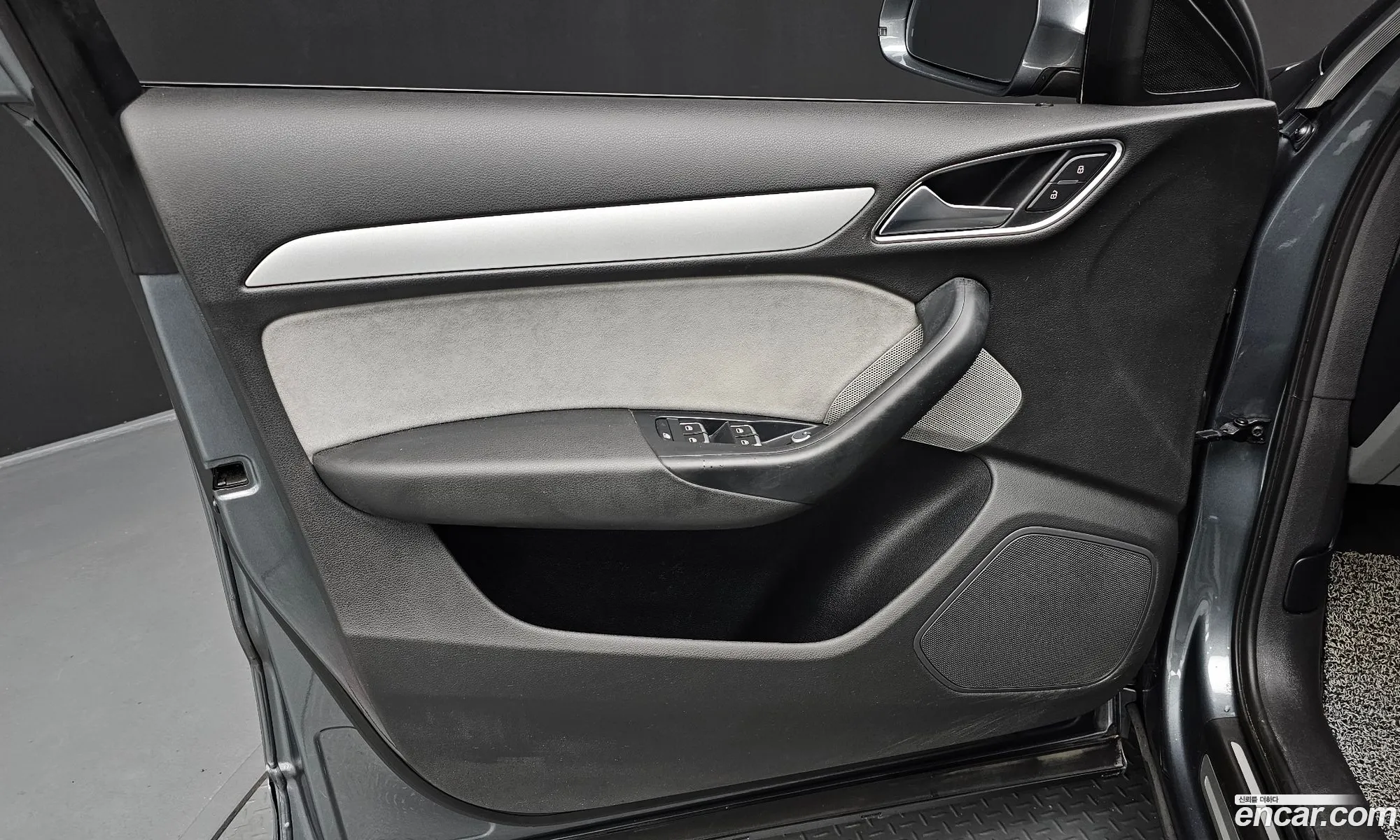 Audi Q3 2015 WAUZZZ8U8FR029739 — 31