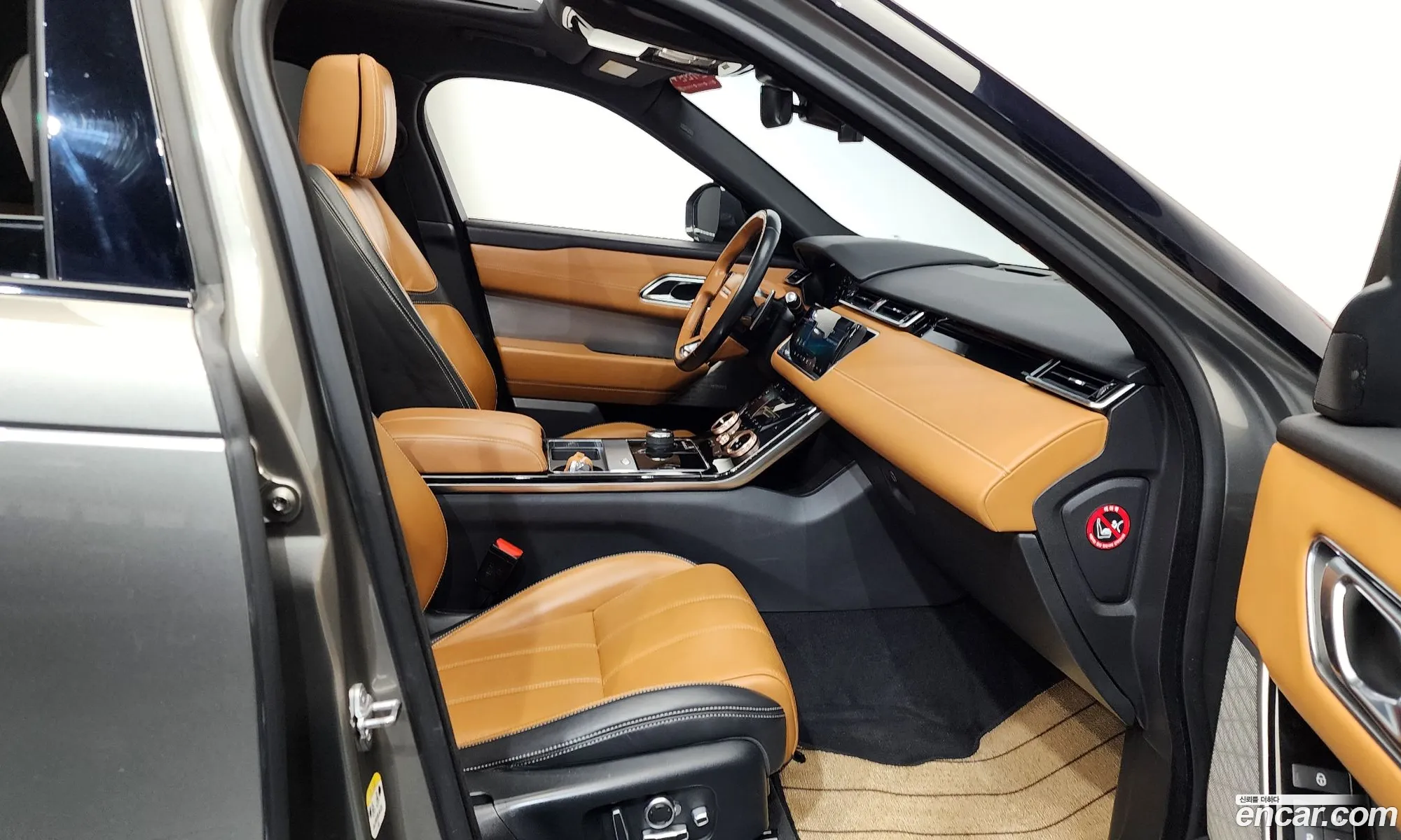 Land Rover Range Rover Velar 2019 — 16