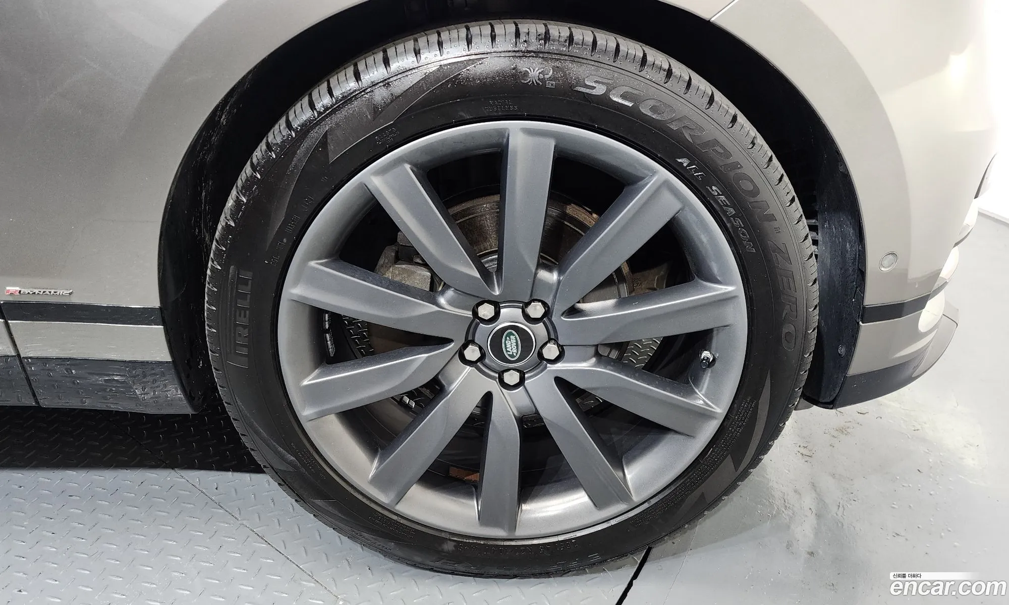 Land Rover Range Rover Velar 2019 — 19