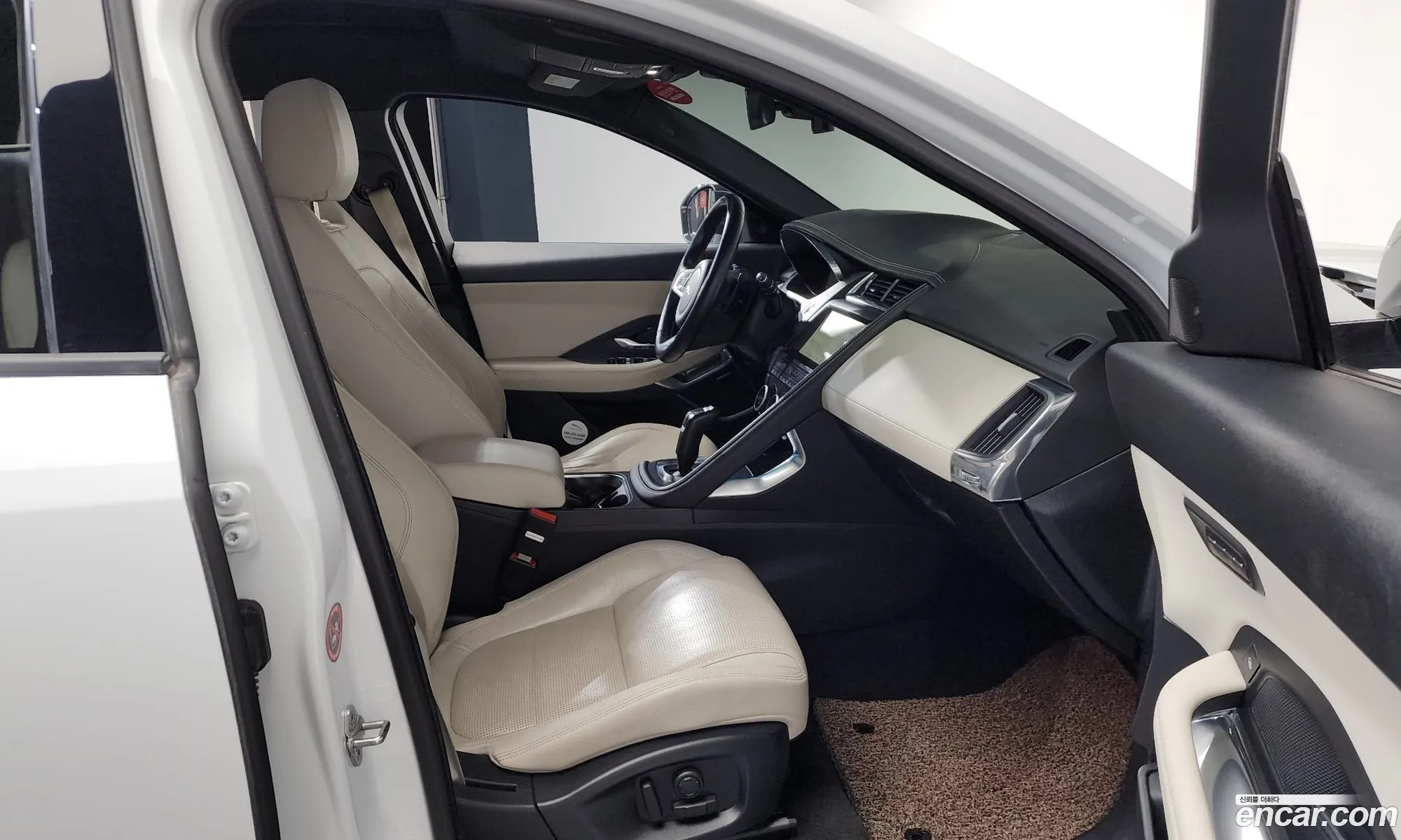 Jaguar E-Pace 2018 SADFA2BX3J1Z08200 — 14