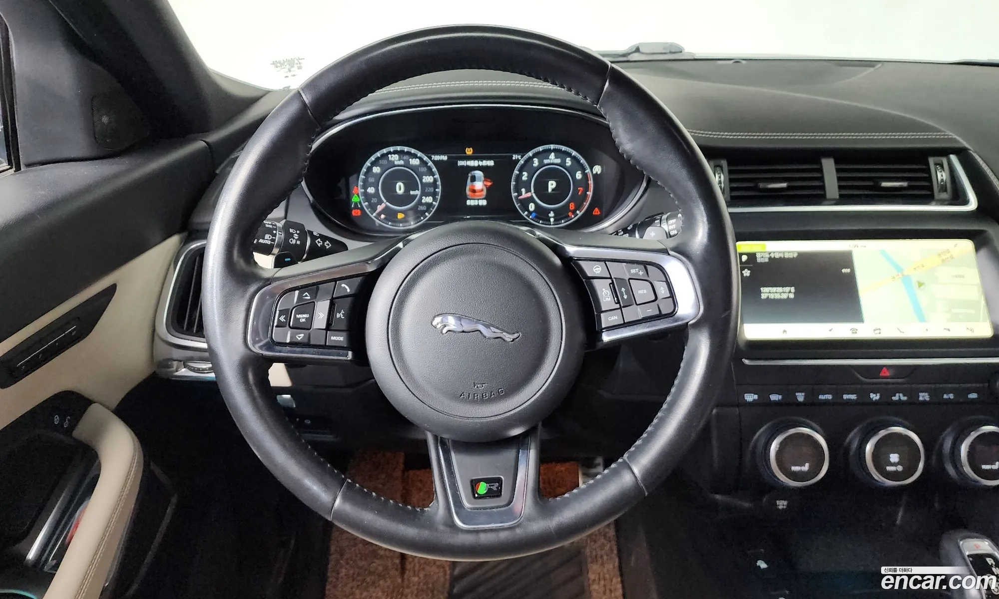 Jaguar E-Pace 2018 SADFA2BX3J1Z08200 — 15
