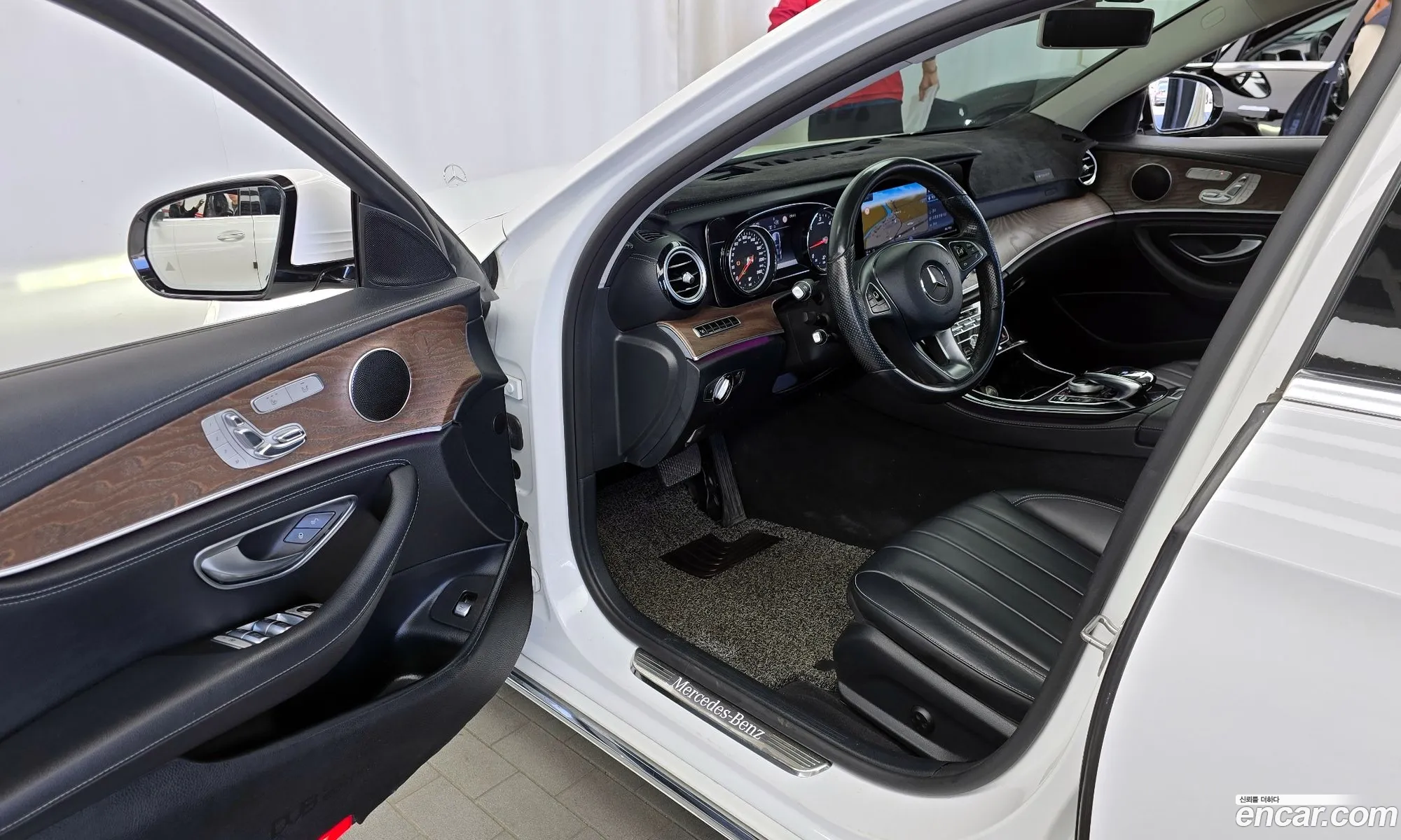 Mercedes-Benz E-Class W213 2017 WDDZF0EB7HA100382 — 11