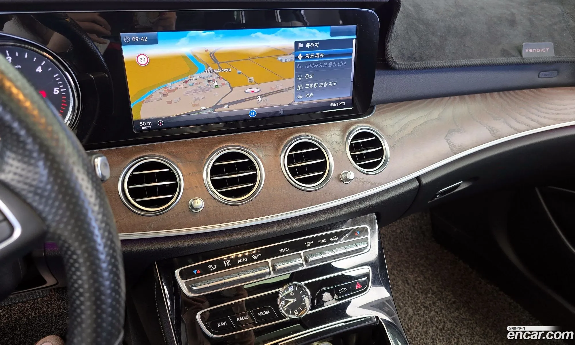 Mercedes-Benz E-Class W213 2017 WDDZF0EB7HA100382 — 3