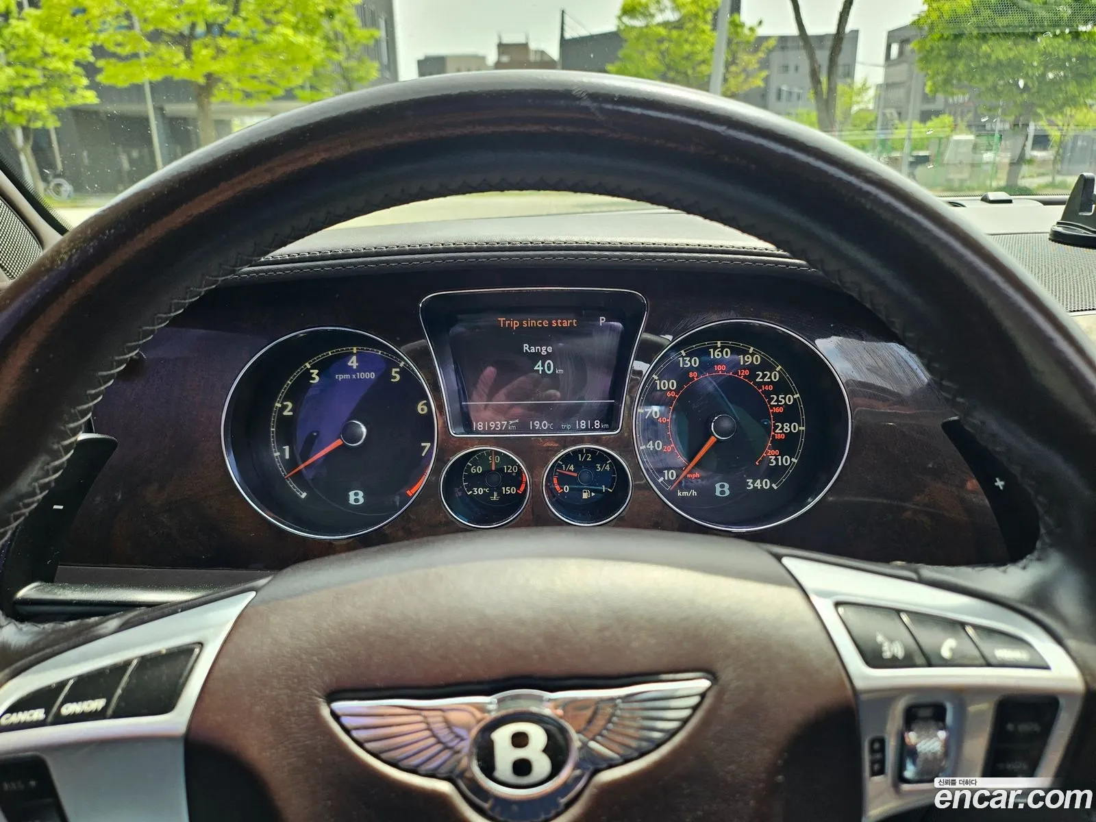 Bentley Flying Spur 2011 — 14