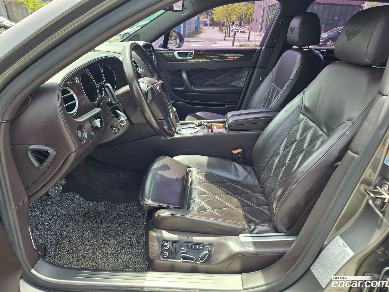 Bentley Flying Spur 2011 — 10