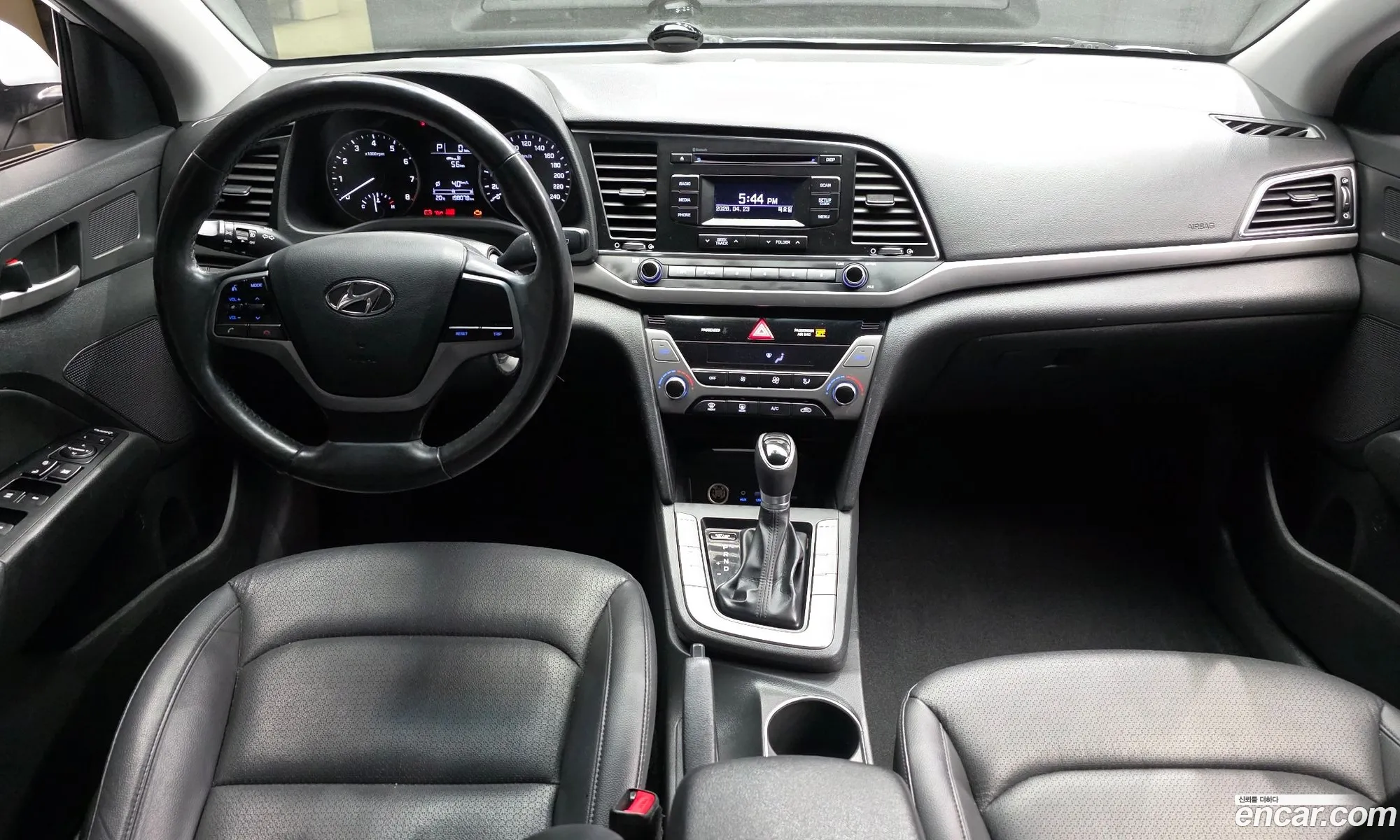 Hyundai Elantra AD 2015 — 14