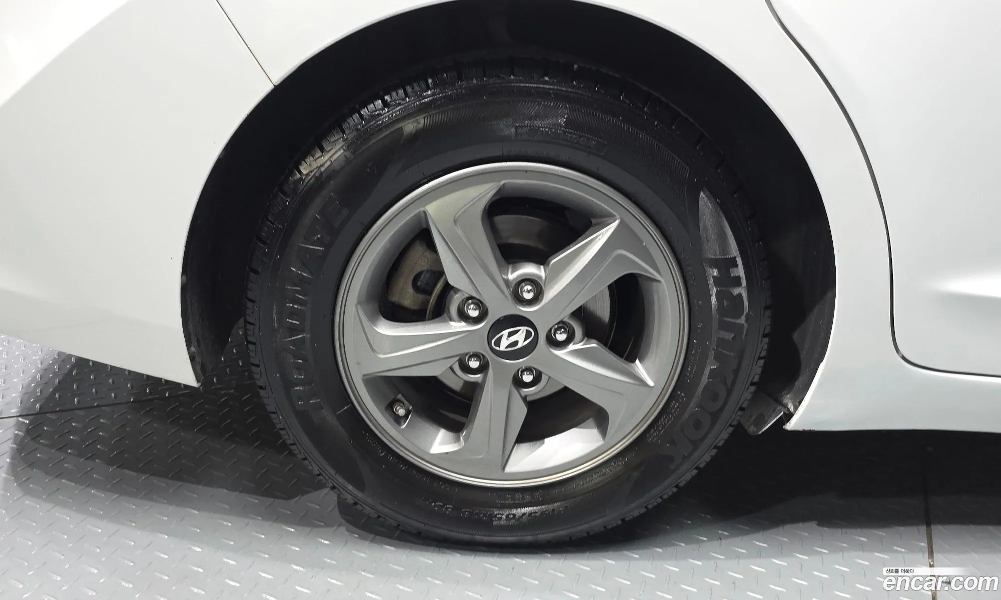Hyundai Elantra AD 2015 — 12