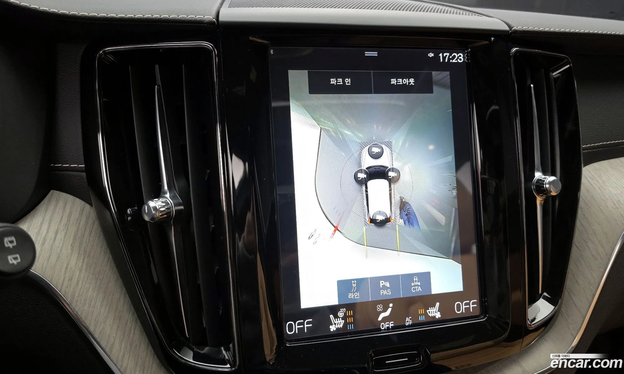Volvo XC60 2020 — 33